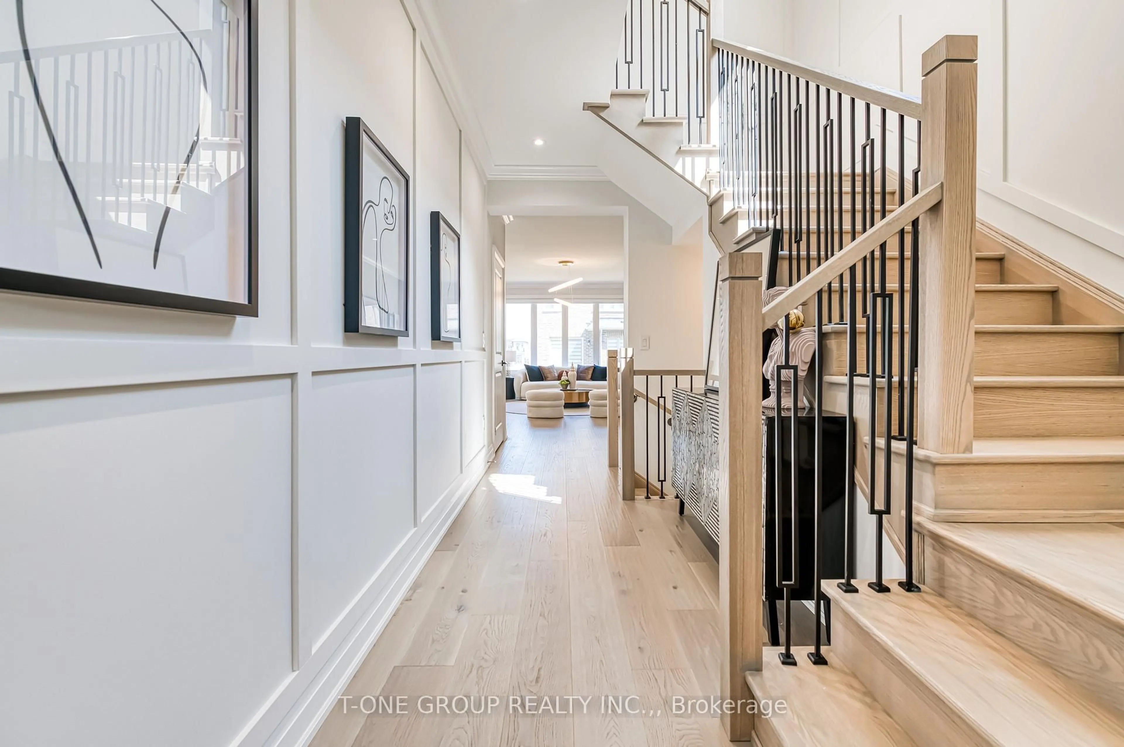 Indoor entryway for 16 Longworth Ave, Richmond Hill Ontario L4E 1J1