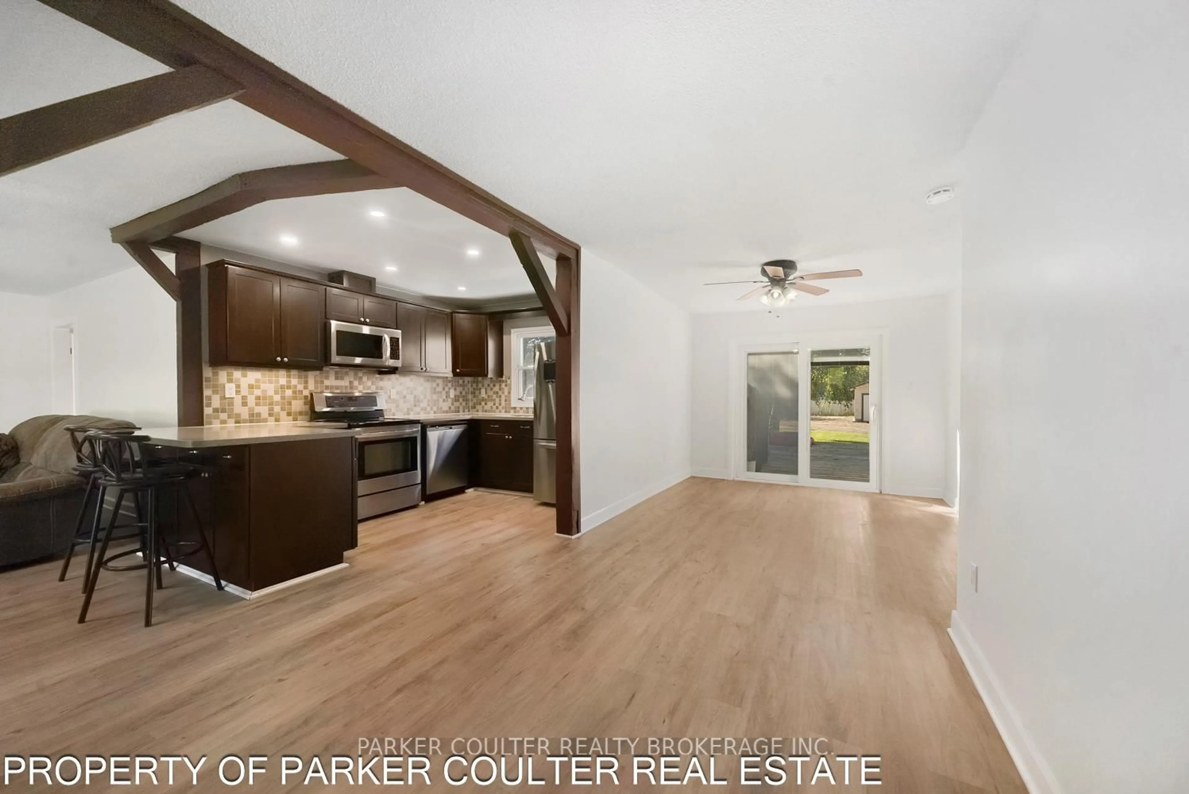 Open concept kitchen, wood/laminate floor for 563 Mapleview Dr, Innisfil Ontario L9S 2Z5