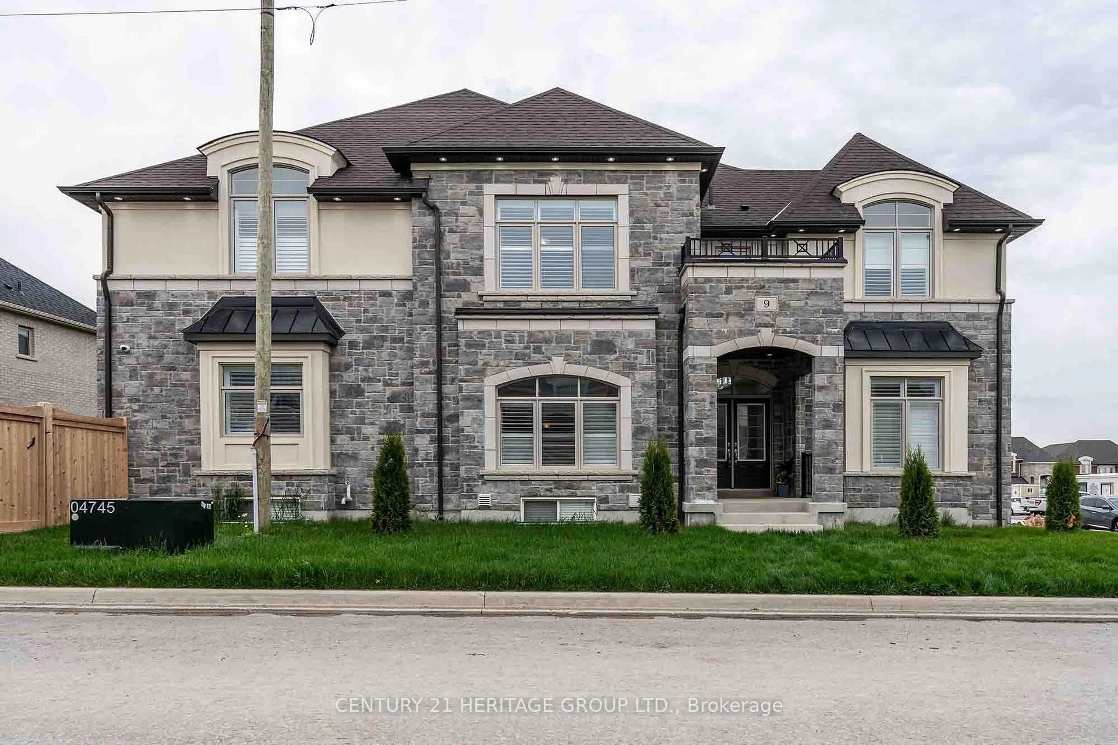 Home with brick exterior material, street for 9 Cranley Rd, East Gwillimbury Ontario L9N 0T7