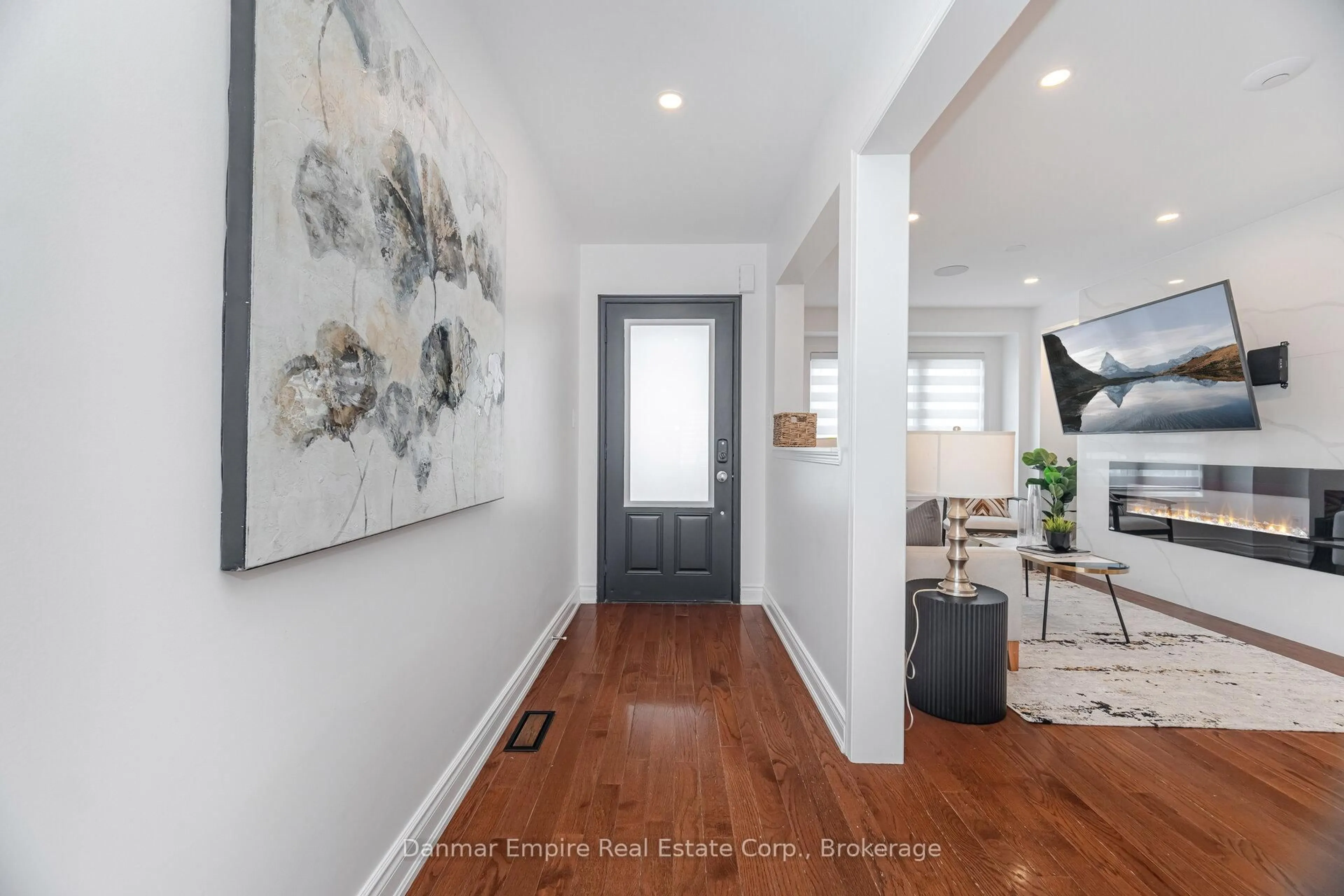 Indoor entryway for 187 Webb St, Bradford West Gwillimbury Ontario L3Z 0P7