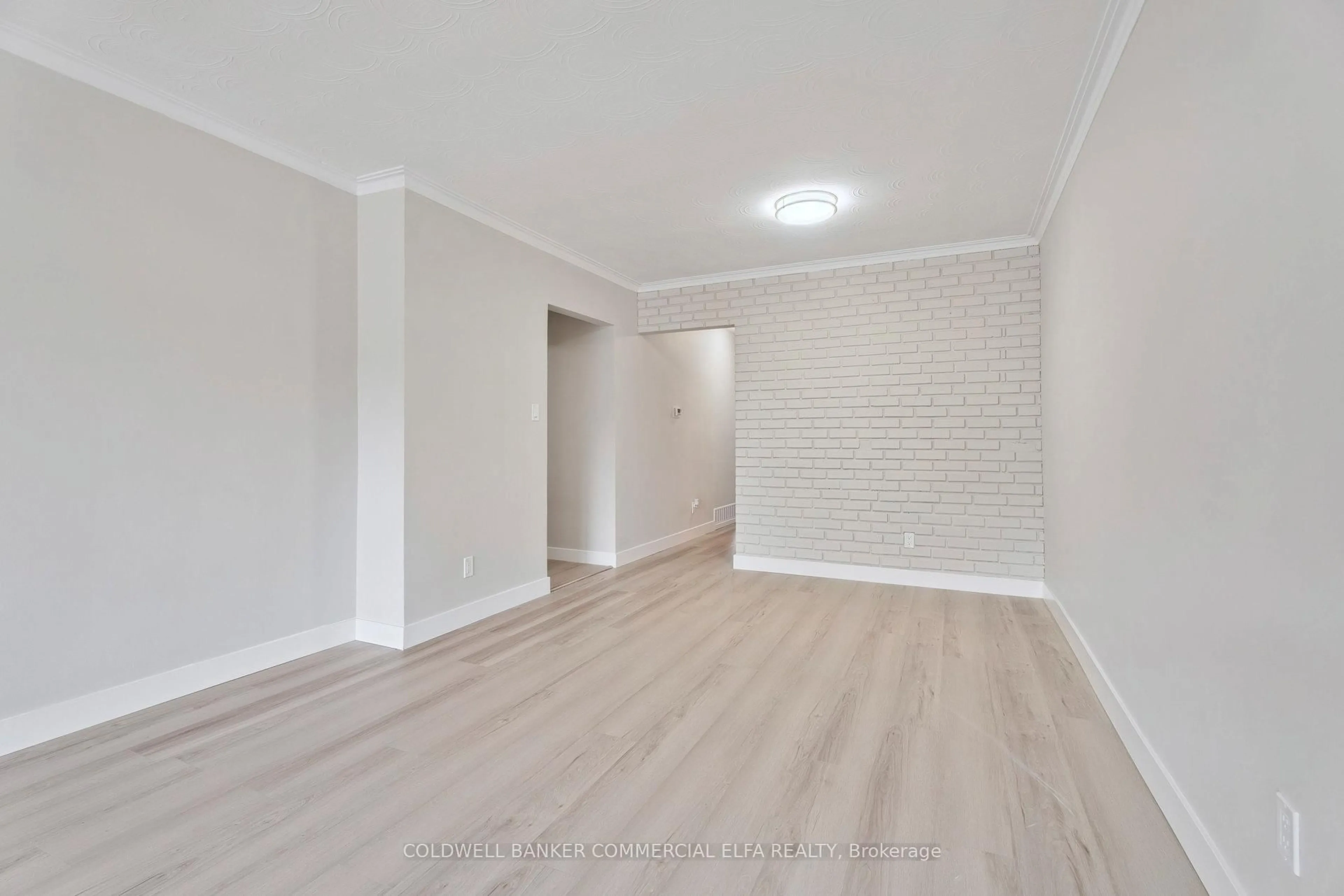 A pic of a room for 741 Sunnypoint Dr, Newmarket Ontario L3Y 2Z7