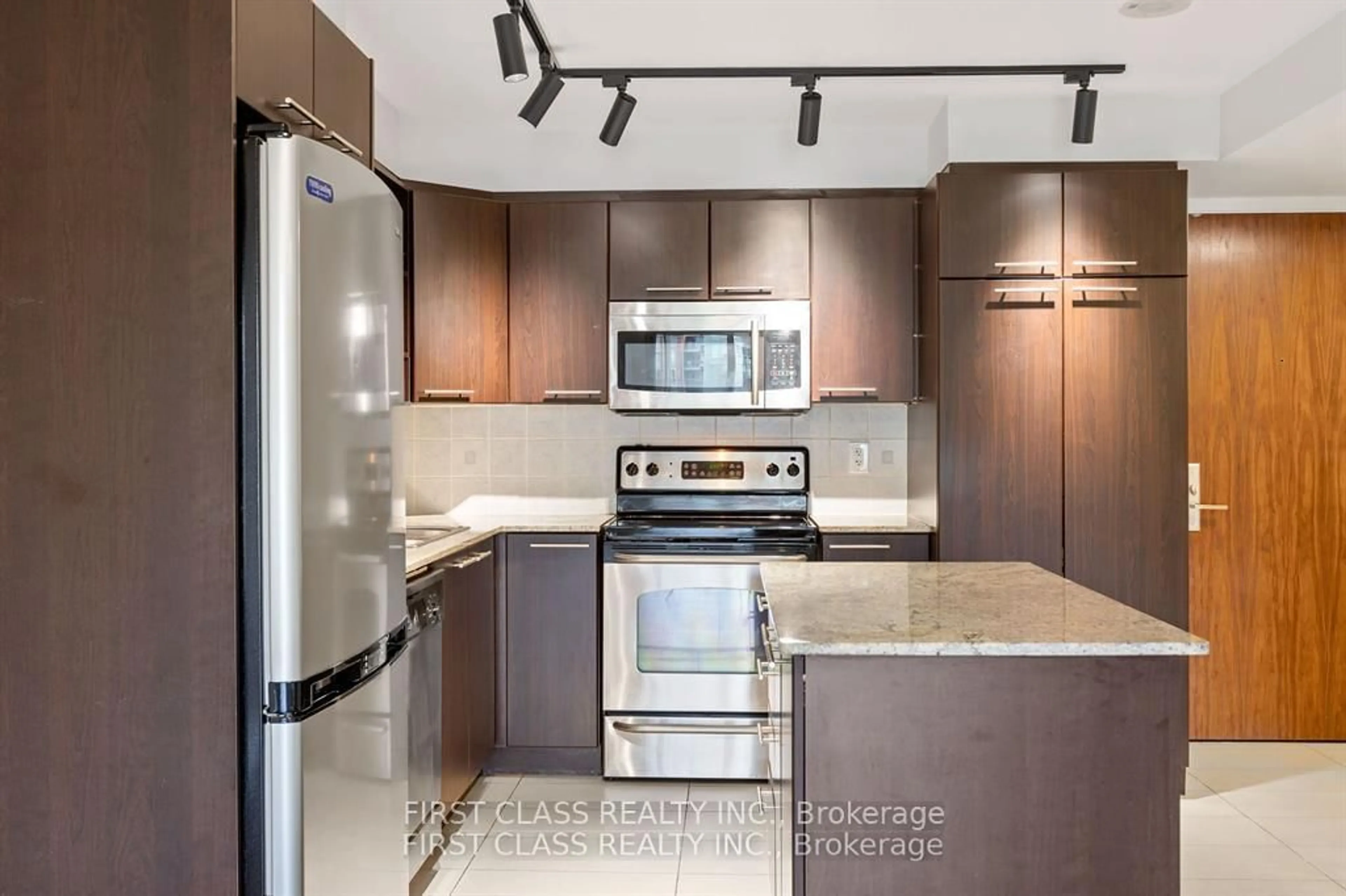 Standard kitchen, unknown for 37 Galleria Pkwy #805, Markham Ontario L3T 0A6
