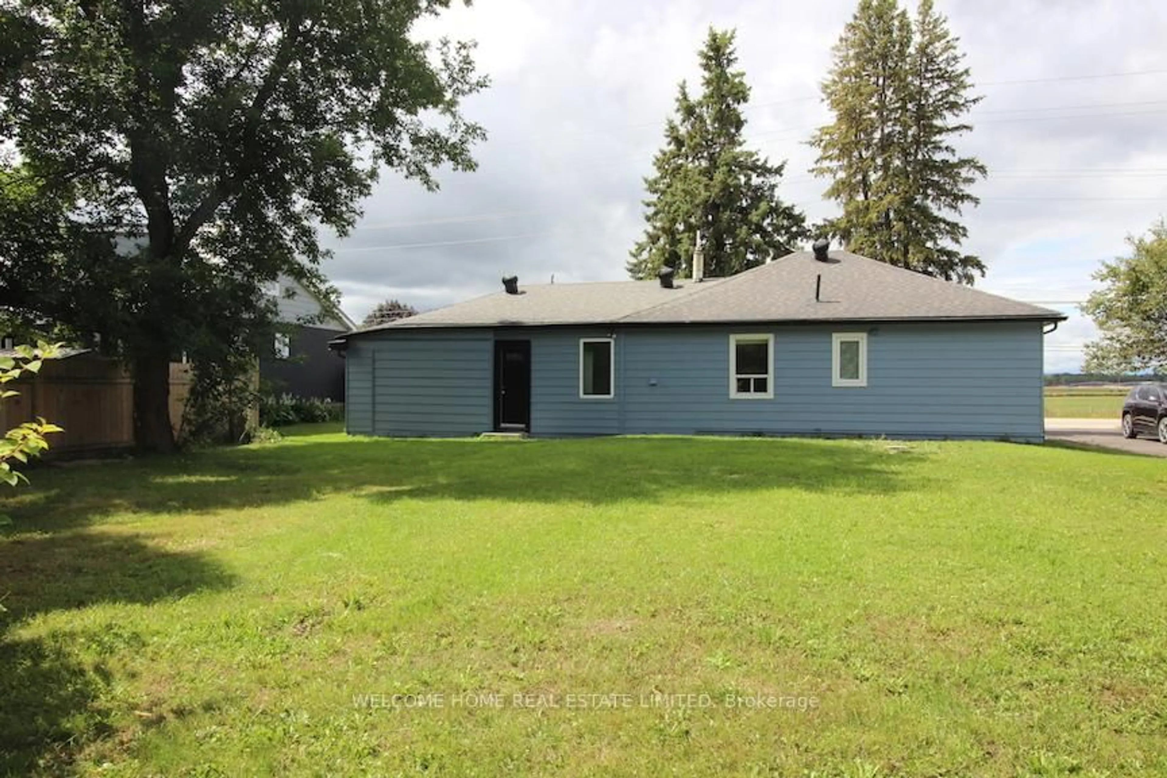 A pic from outside/outdoor area/front of a property/back of a property/a pic from drone, unknown for 145 King St, New Tecumseth Ontario L9R 1N7