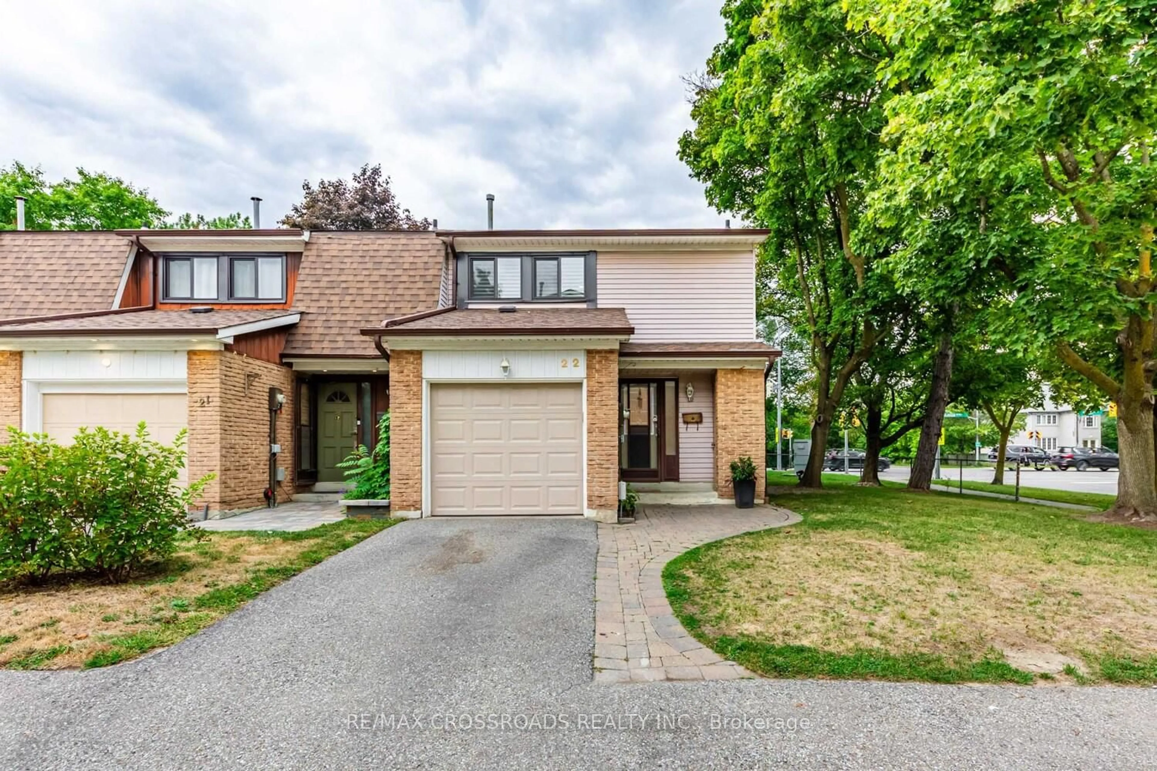 Home with brick exterior material, street for 260 Avenue Rd #22, Richmond Hill Ontario L4C 5G6