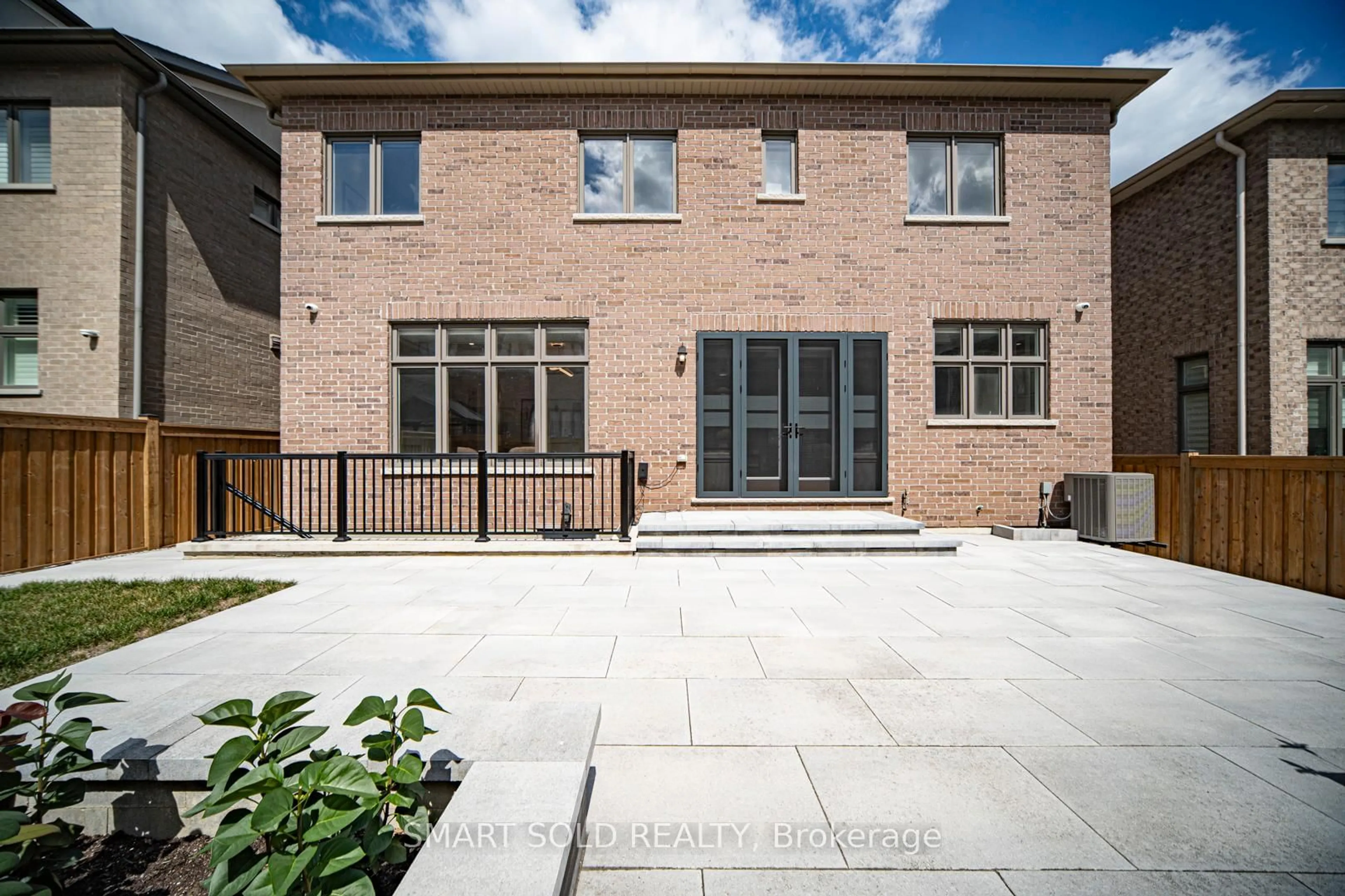 Patio, street for 189 Hillsview Dr, Richmond Hill Ontario L4C 4L8