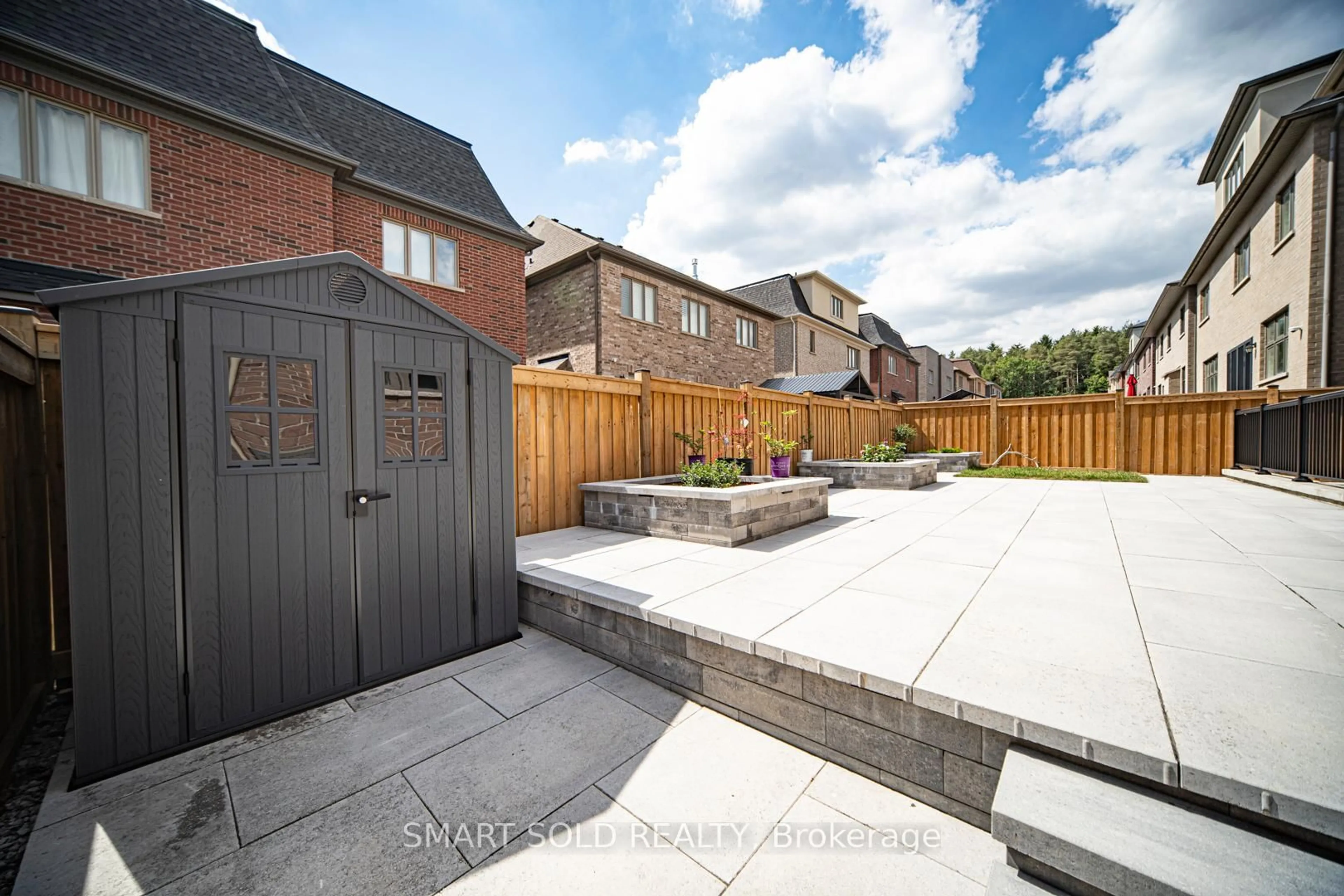 Patio, street for 189 Hillsview Dr, Richmond Hill Ontario L4C 4L8