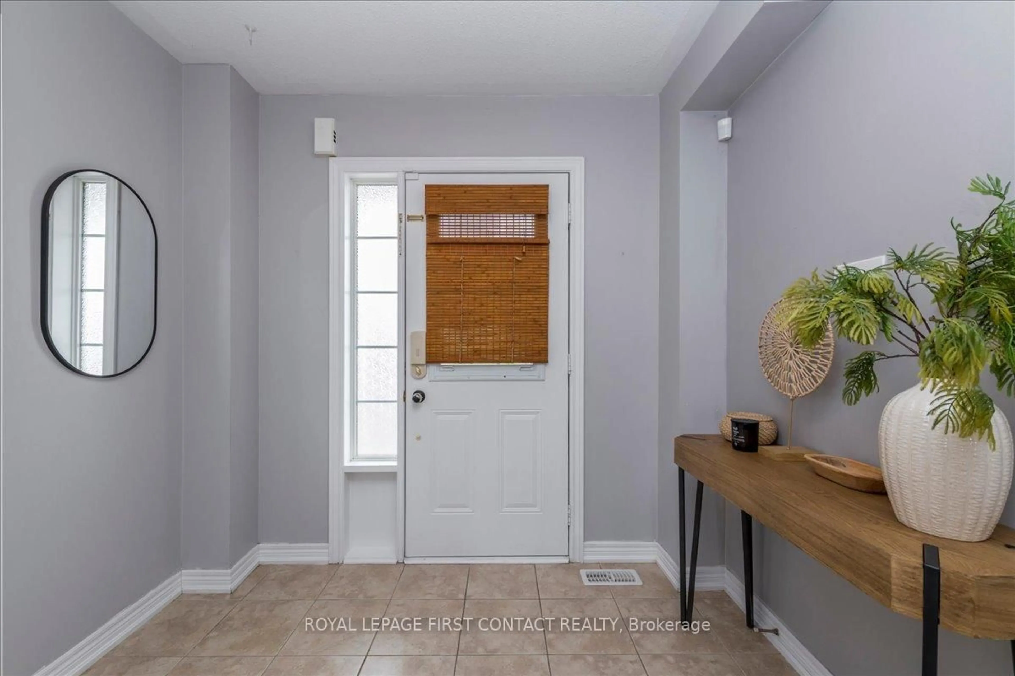 Indoor entryway for 22 Admiral Cres, Essa Ontario L0M 1B4