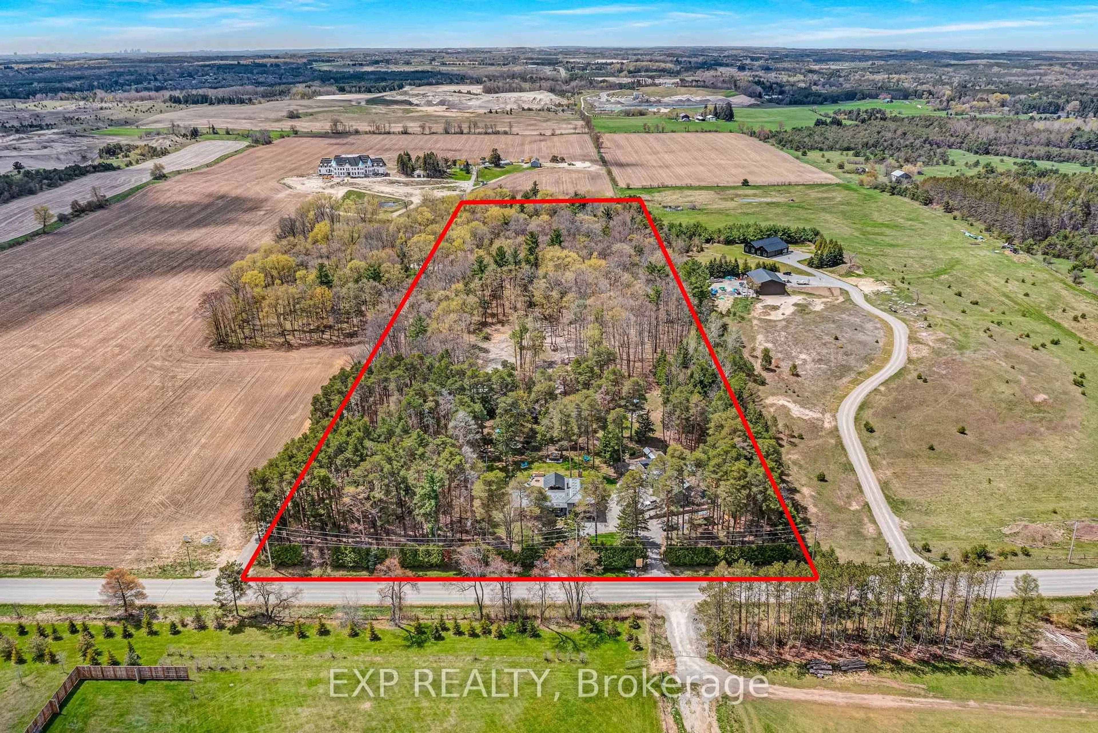 A pic from outside/outdoor area/front of a property/back of a property/a pic from drone, building for 4580 Concession 6 Rd, Uxbridge Ontario L9P 0K7