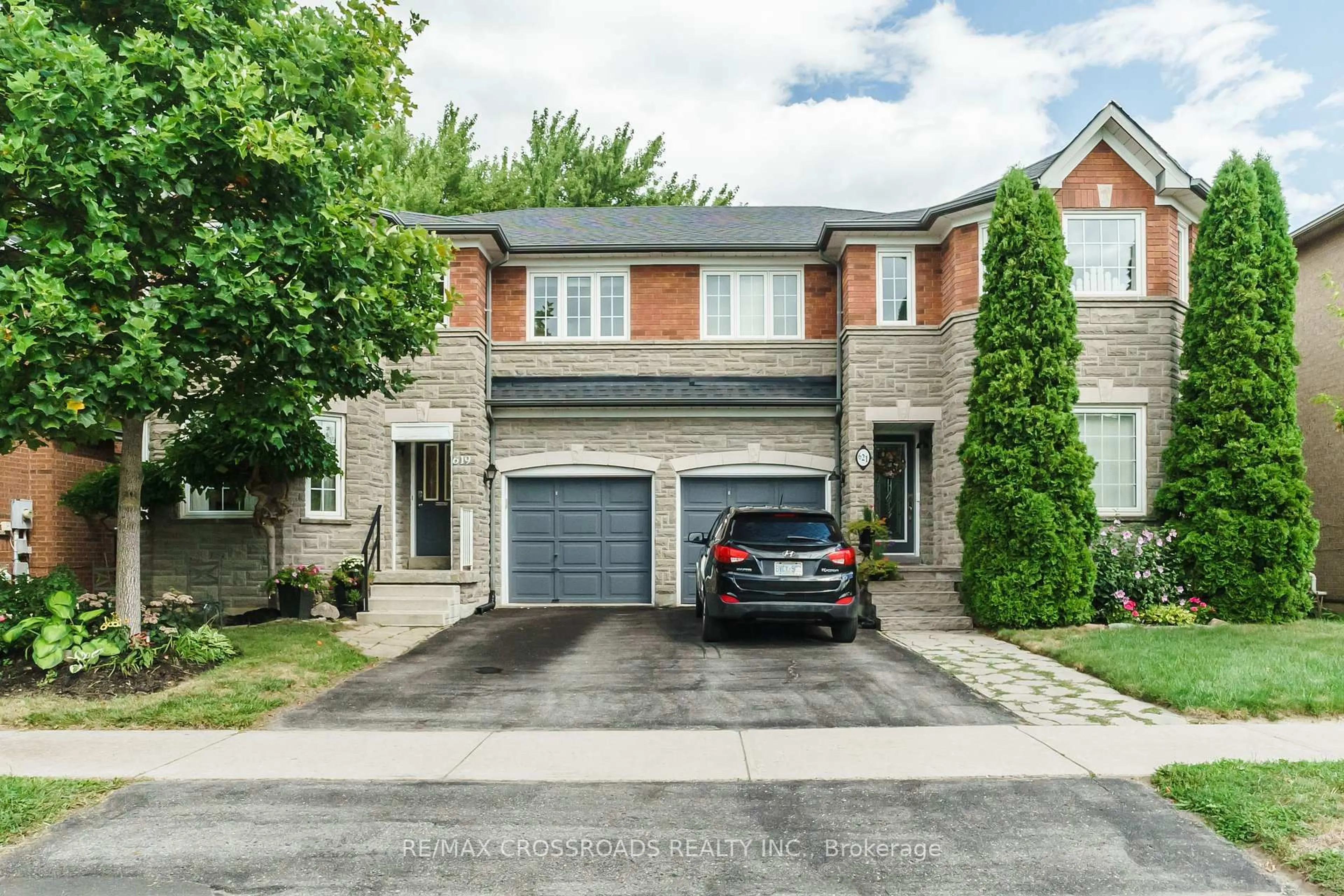 Unknown for 619 Walpole Cres, Newmarket Ontario L3X 2B5