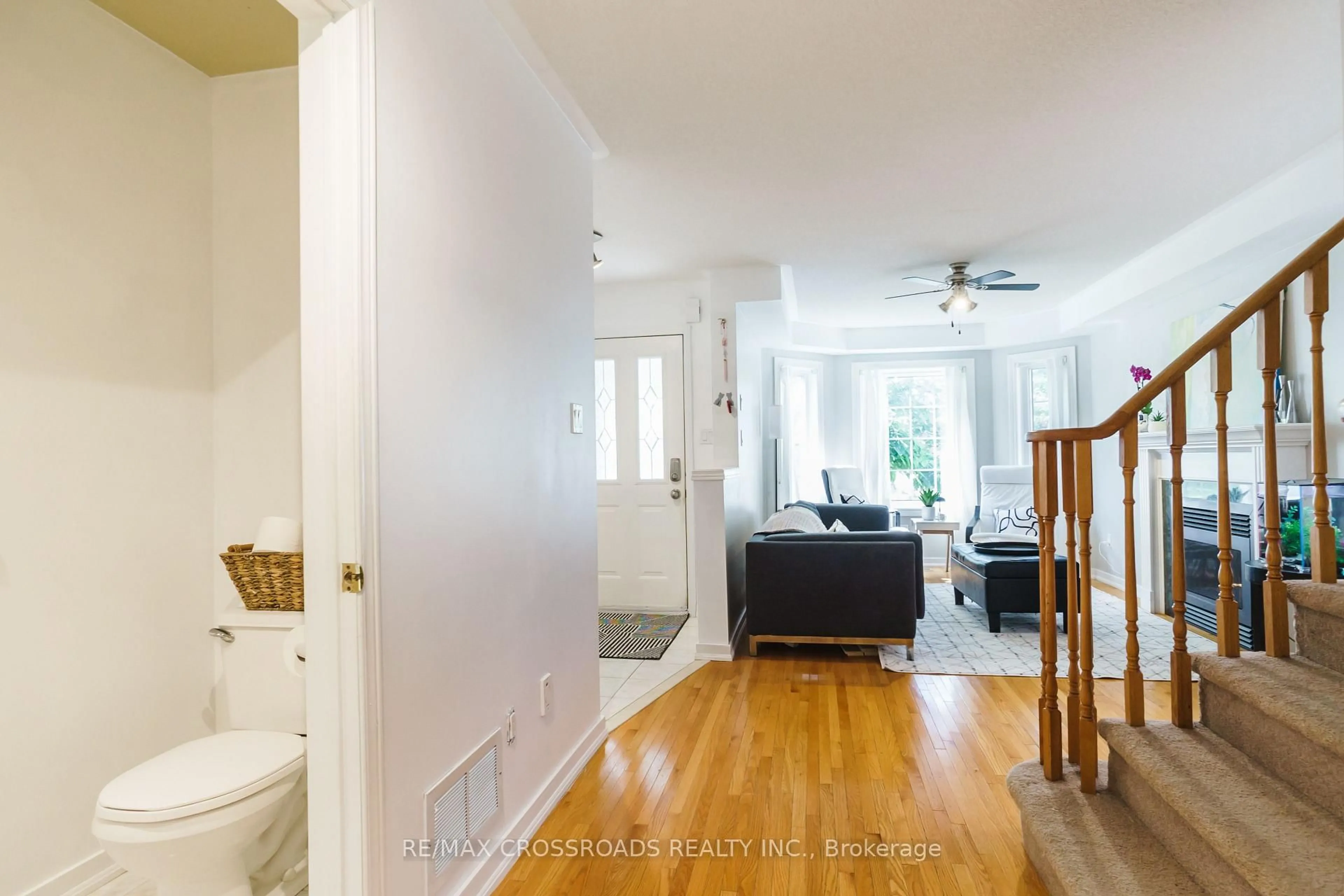 Indoor entryway for 619 Walpole Cres, Newmarket Ontario L3X 2B5