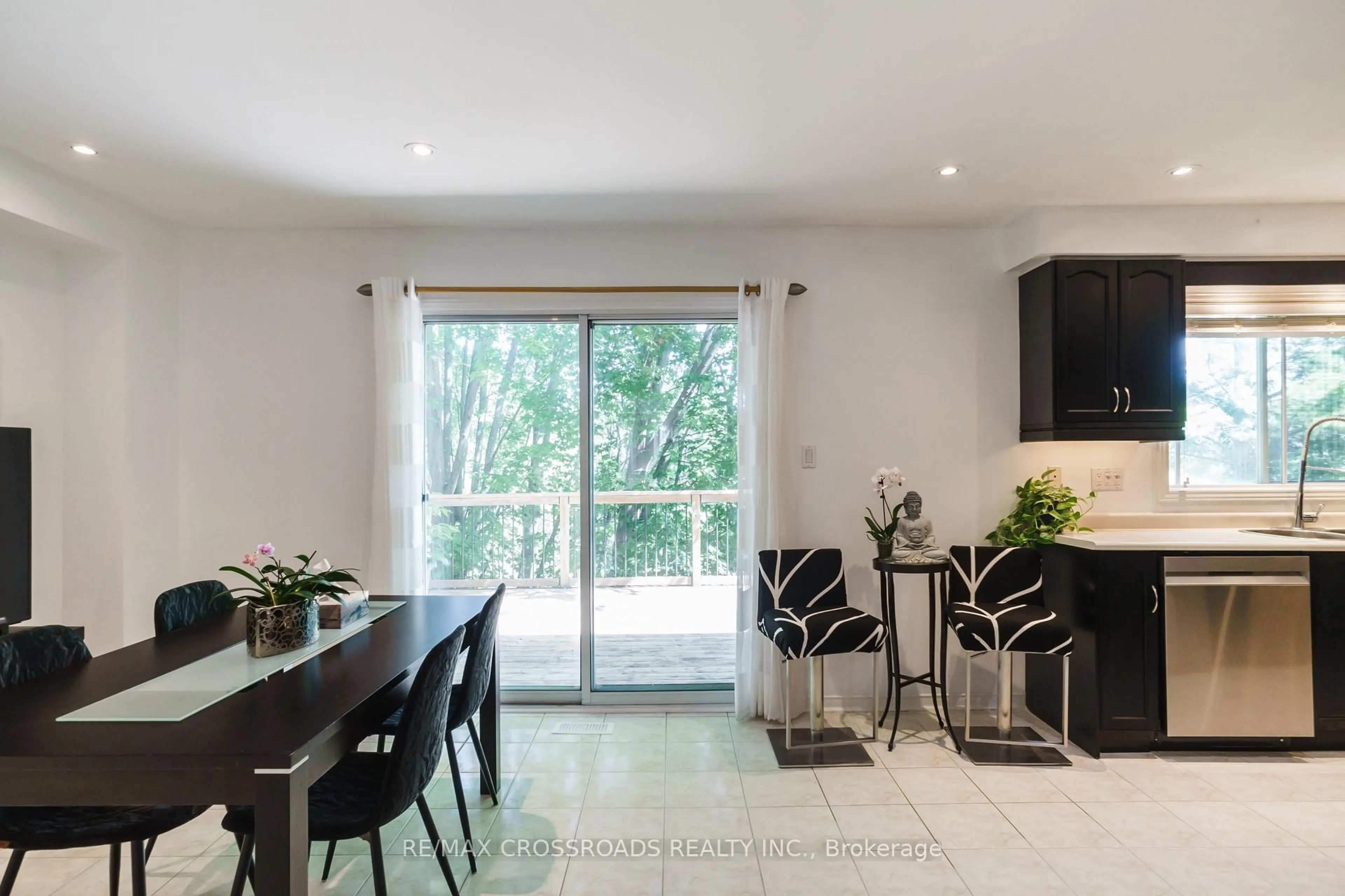 Dining room, unknown for 619 Walpole Cres, Newmarket Ontario L3X 2B5