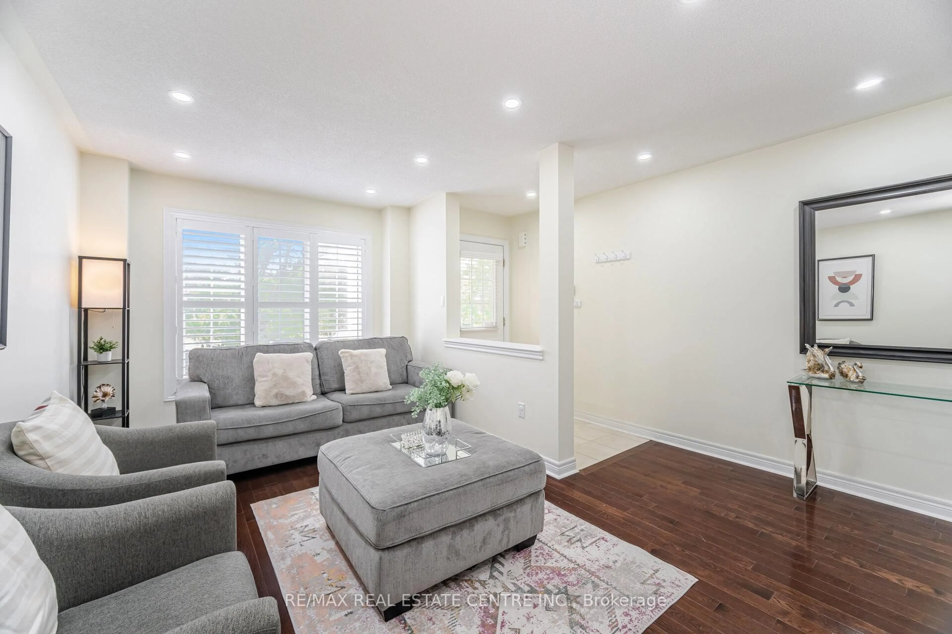 Living room with furniture, unknown for 34 Firbank Lane, Whitchurch-Stouffville Ontario L4A 0K9