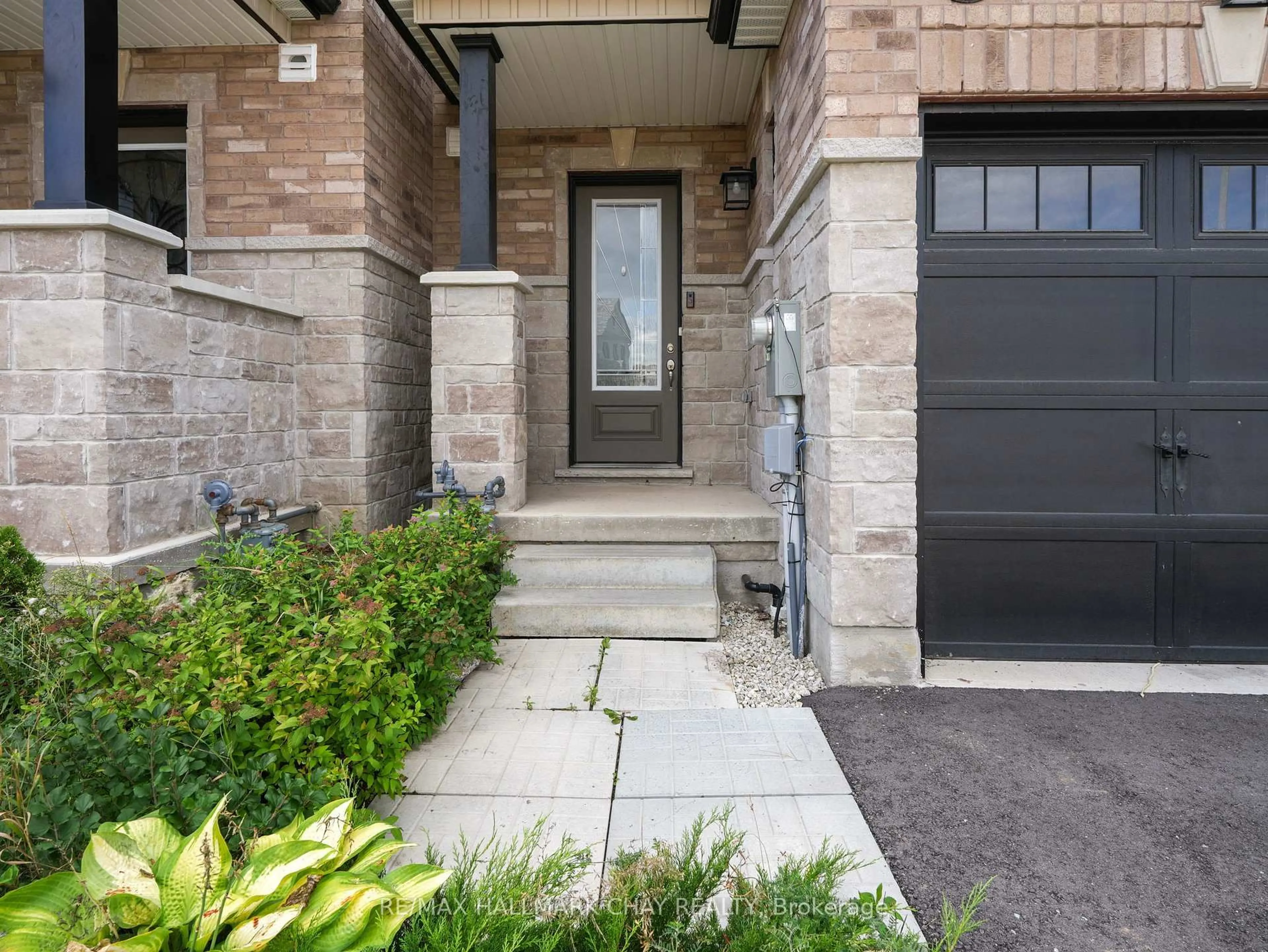 Home with brick exterior material, street for 135 Walker Blvd, New Tecumseth Ontario L9R 0R2