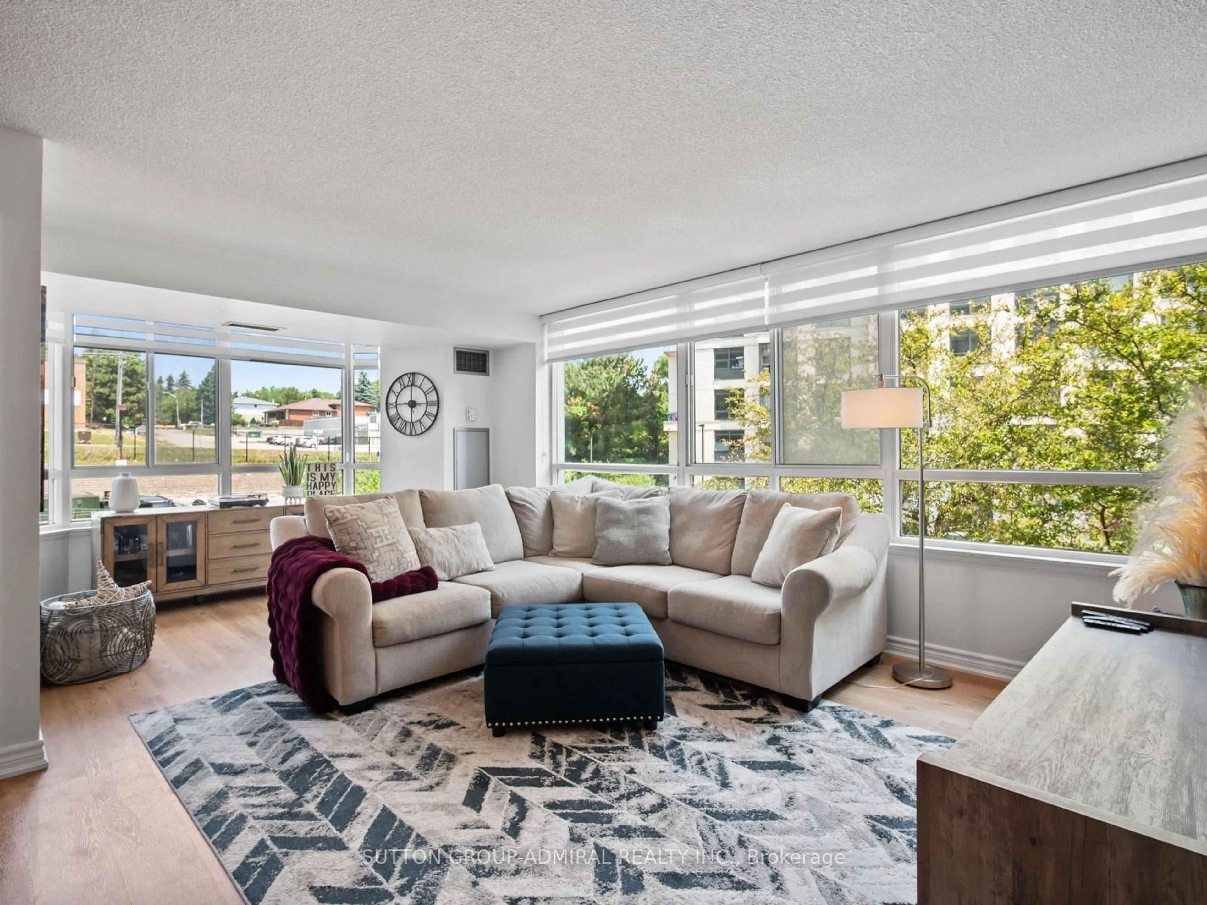 Living room with furniture, unknown for 270 Davis Dr #204, Newmarket Ontario L3Y 8K2