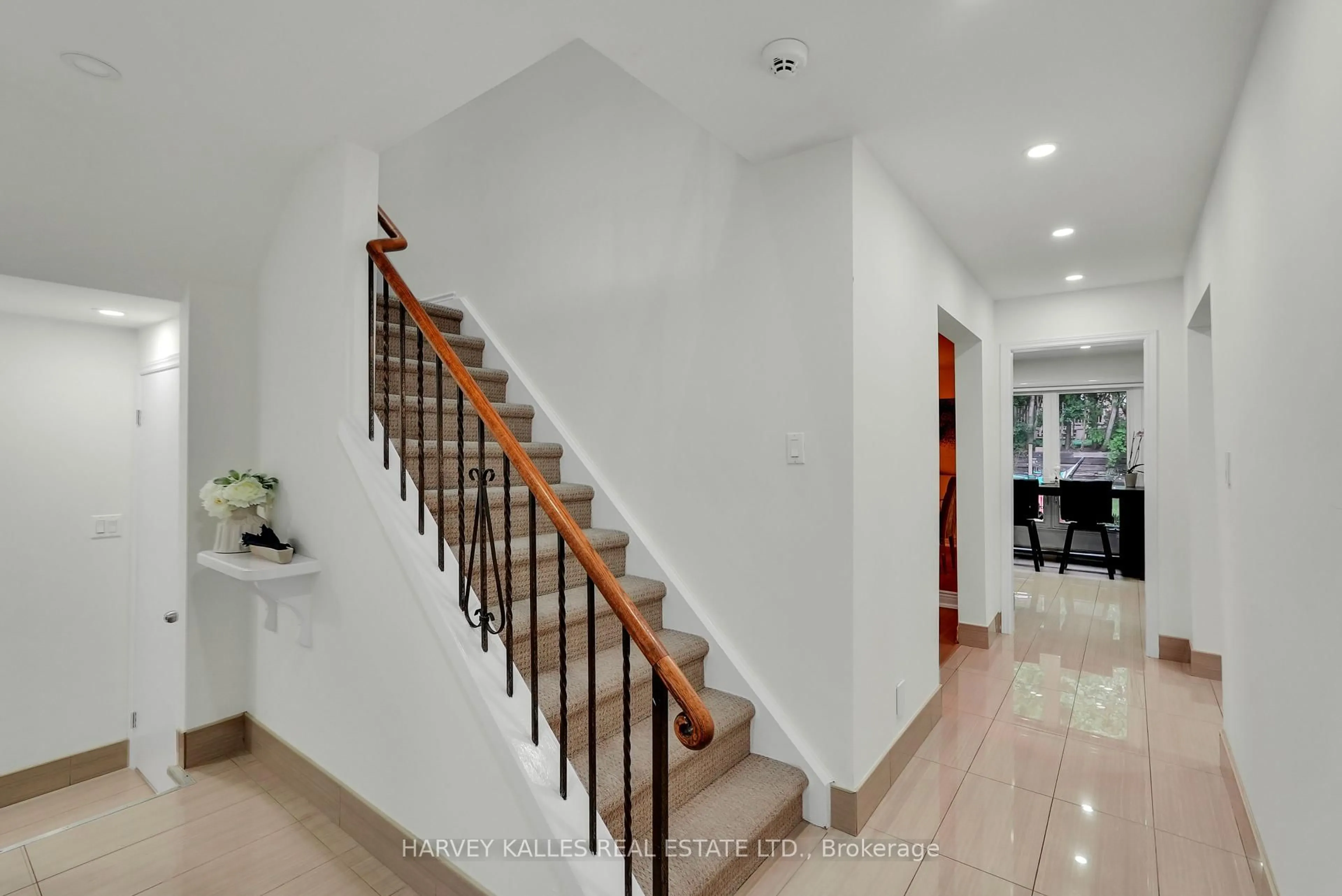 Indoor foyer for 36 Aberfeldy Cres, Markham Ontario L3T 4C2