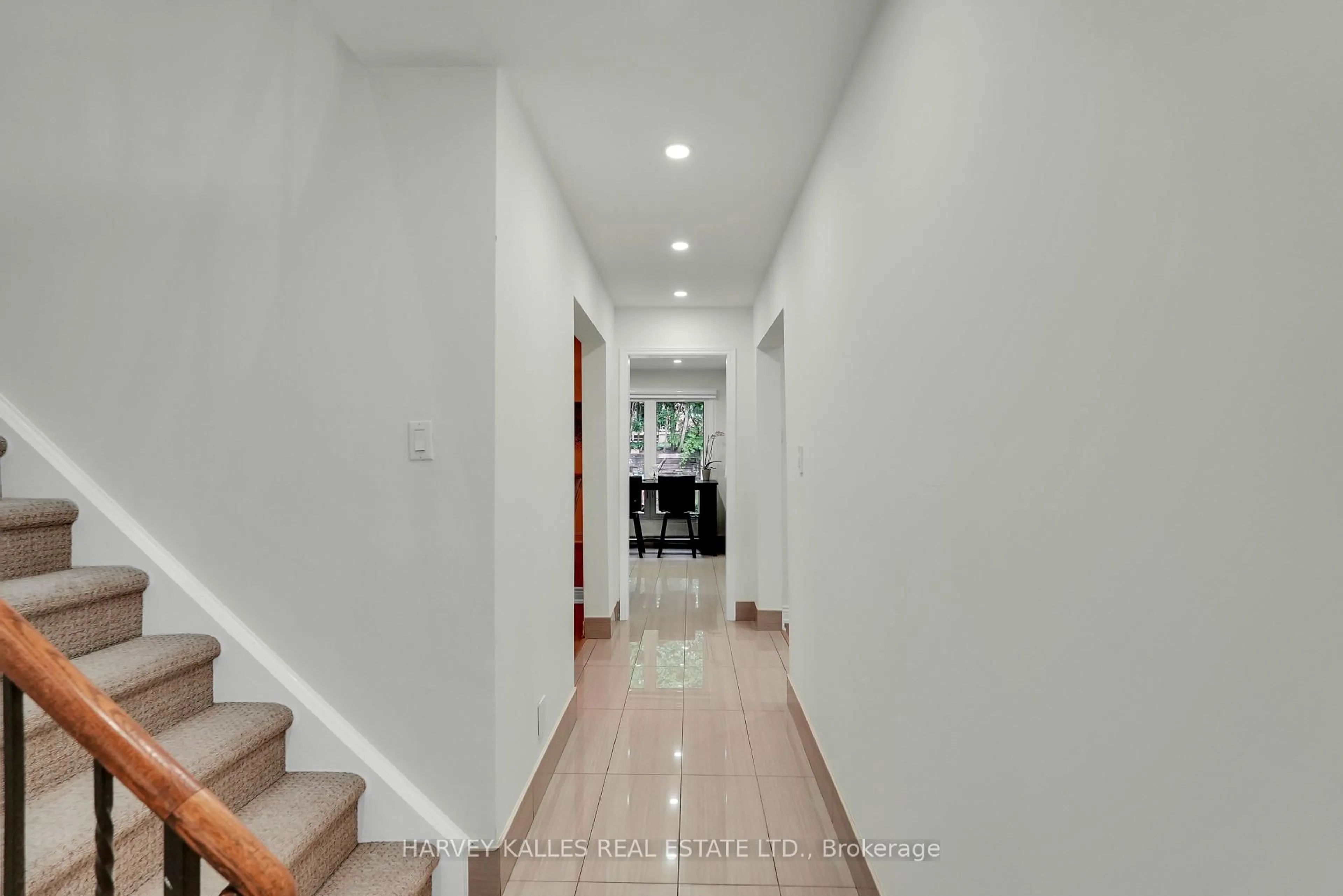 Indoor foyer for 36 Aberfeldy Cres, Markham Ontario L3T 4C2
