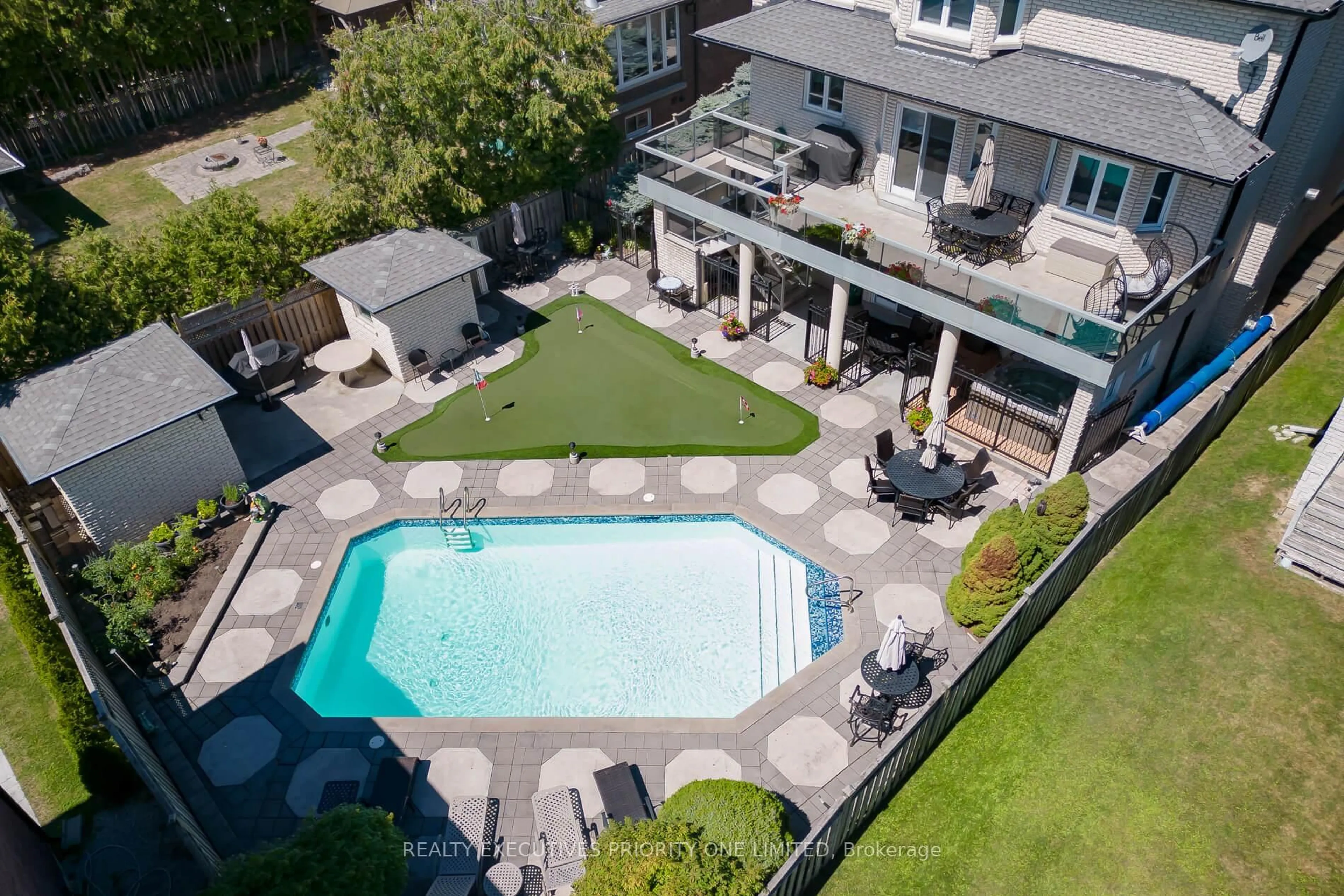 Pool for 67 Stockdale Cres, Richmond Hill Ontario L4C 3T1