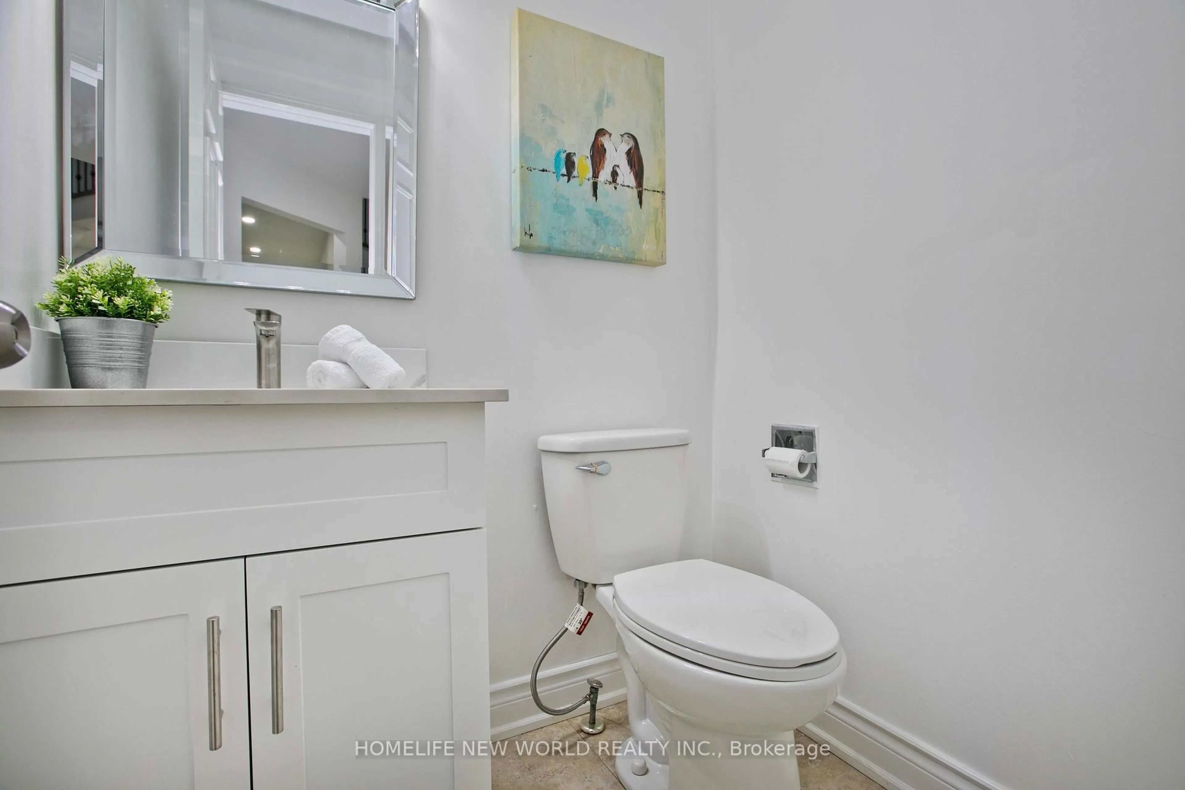Standard bathroom, ceramic/tile floor for 94 Weldrick Rd, Richmond Hill Ontario L4C 8T7
