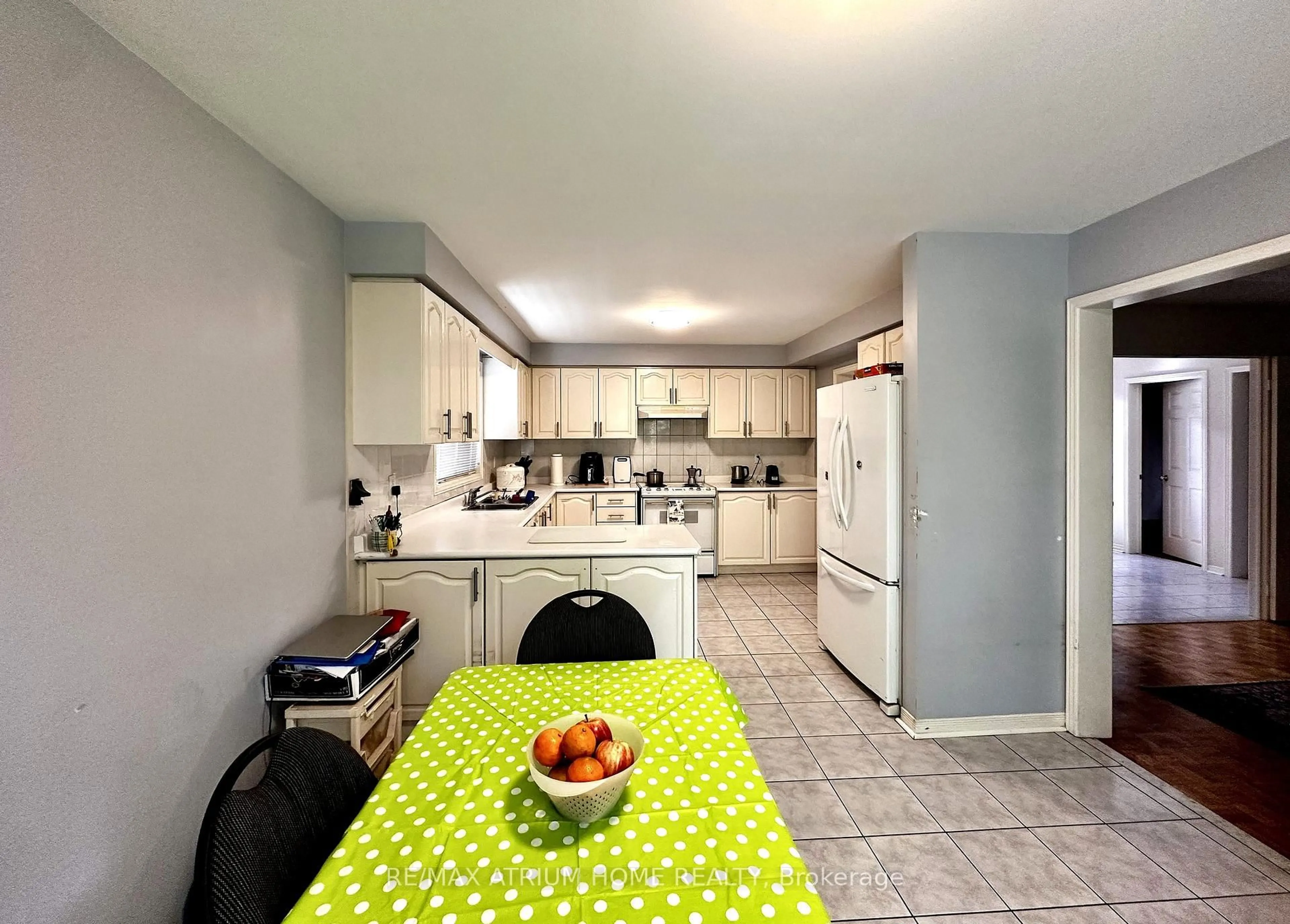 Standard kitchen, unknown for 108 Berwick Cres, Richmond Hill Ontario L4C 0B7