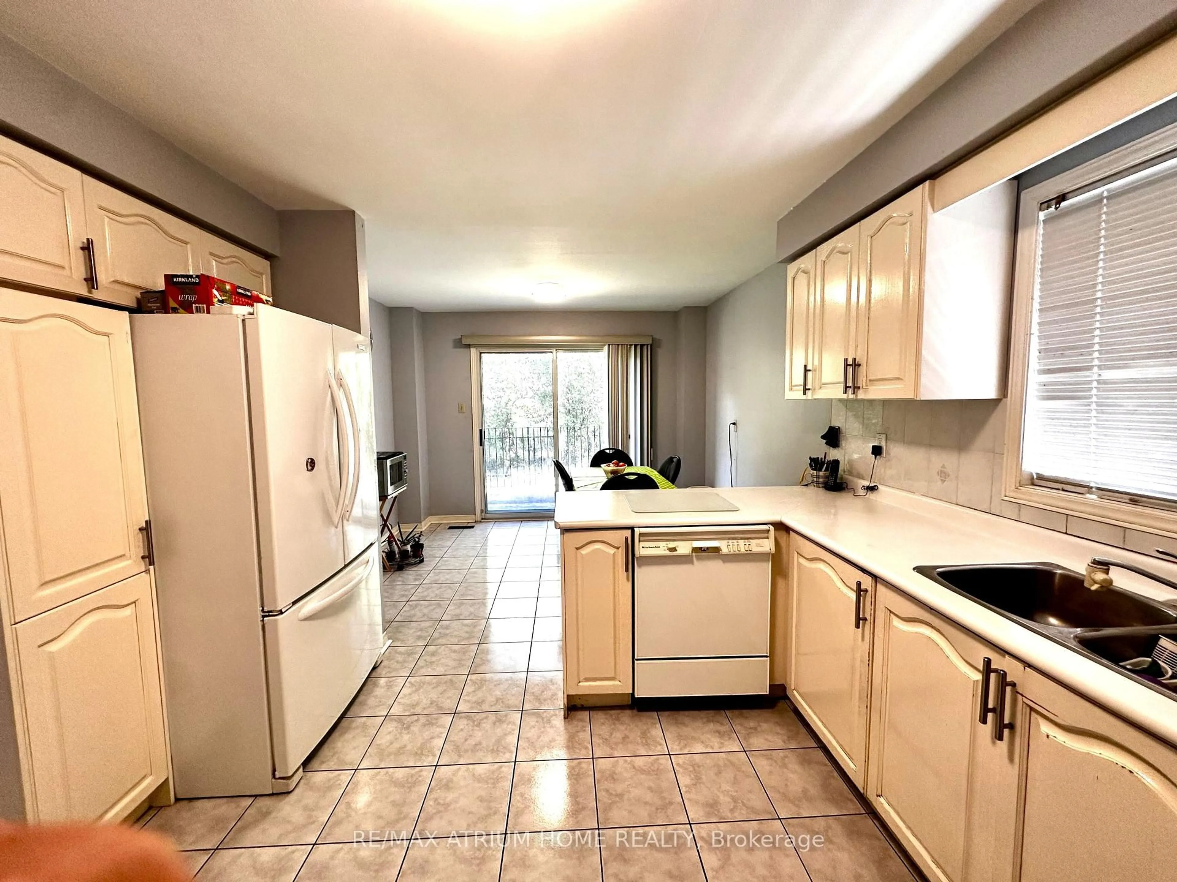 Unknown for 108 Berwick Cres, Richmond Hill Ontario L4C 0B7