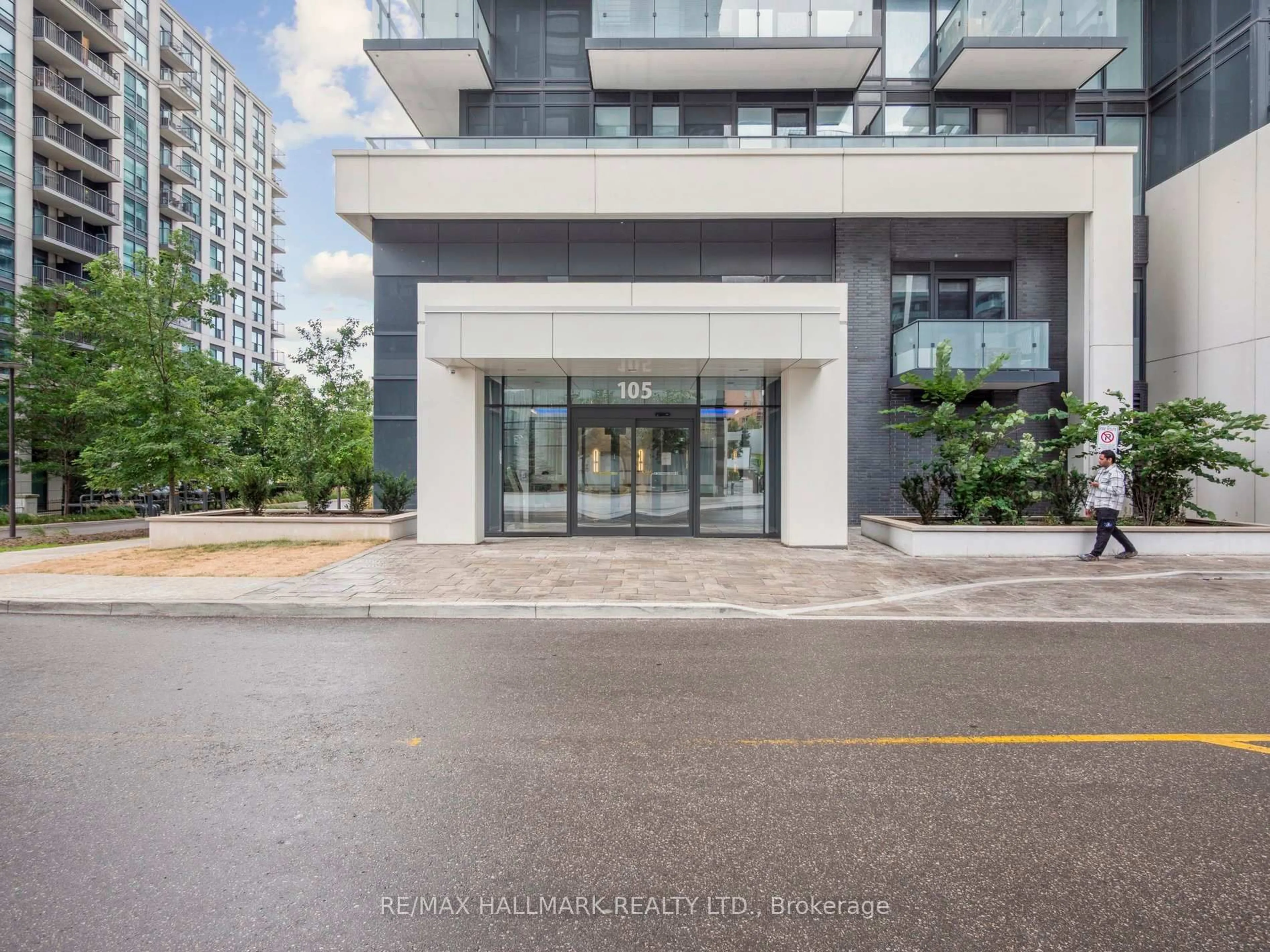 Indoor foyer for 105 Oneida Cres #2708, Richmond Hill Ontario L4B 0H6