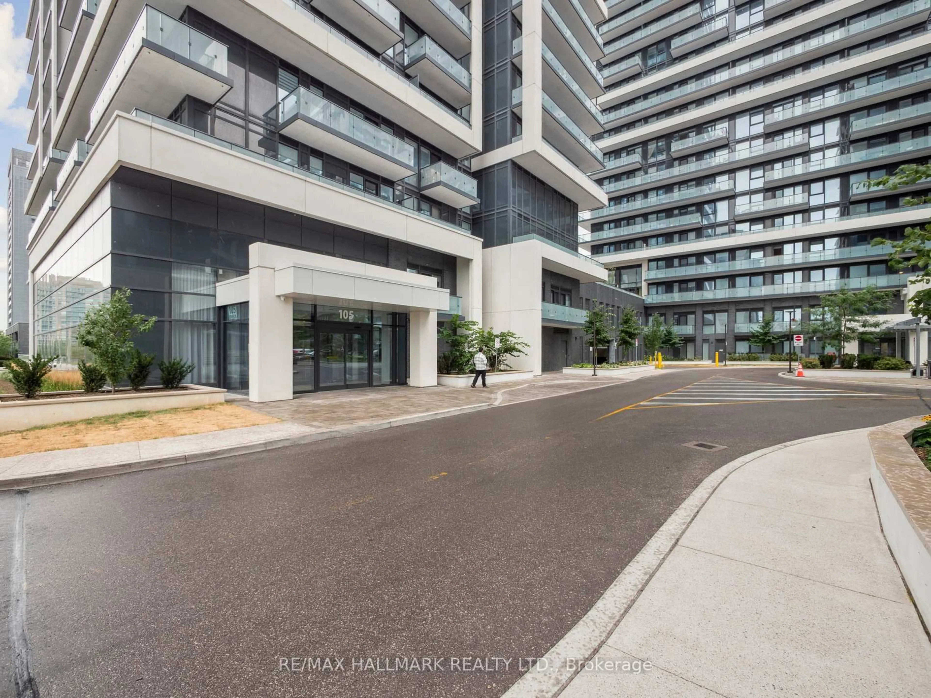 Indoor foyer for 105 Oneida Cres #2708, Richmond Hill Ontario L4B 0H6