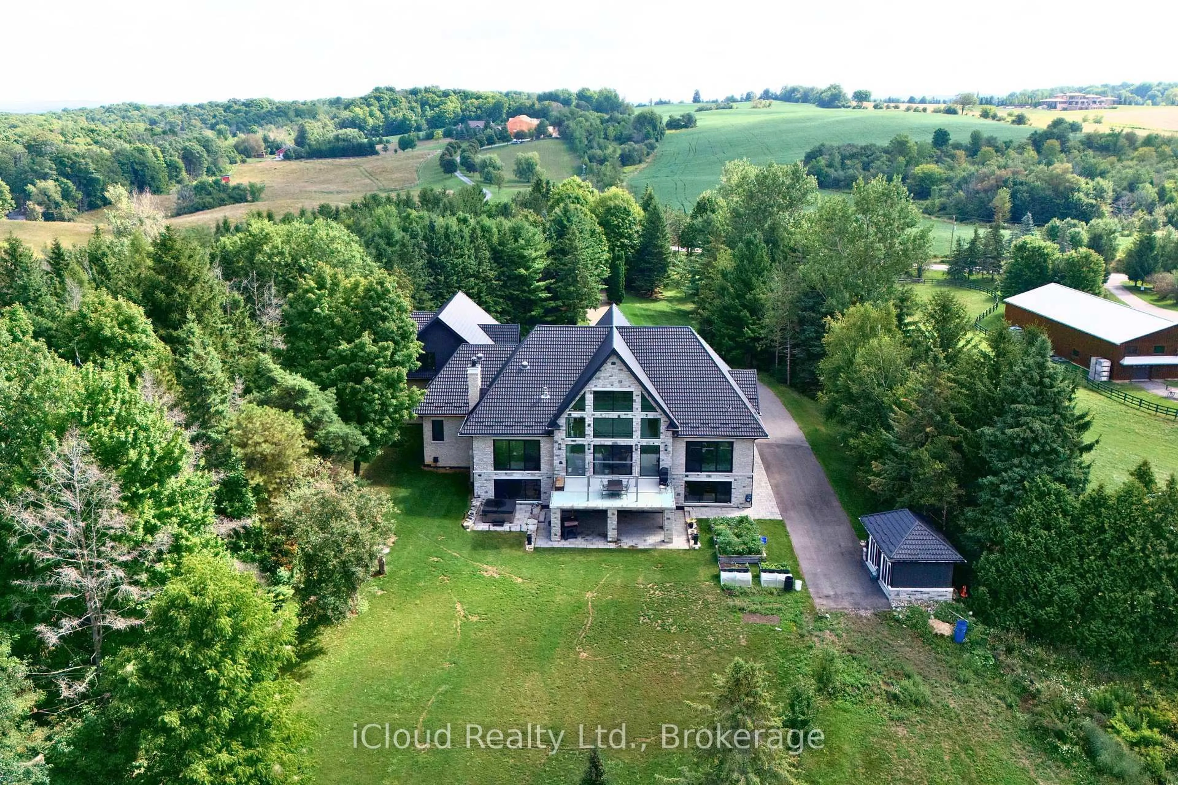 A pic from outside/outdoor area/front of a property/back of a property/a pic from drone, building for 15670 10th Concession Rd, King Ontario L0G 1T0