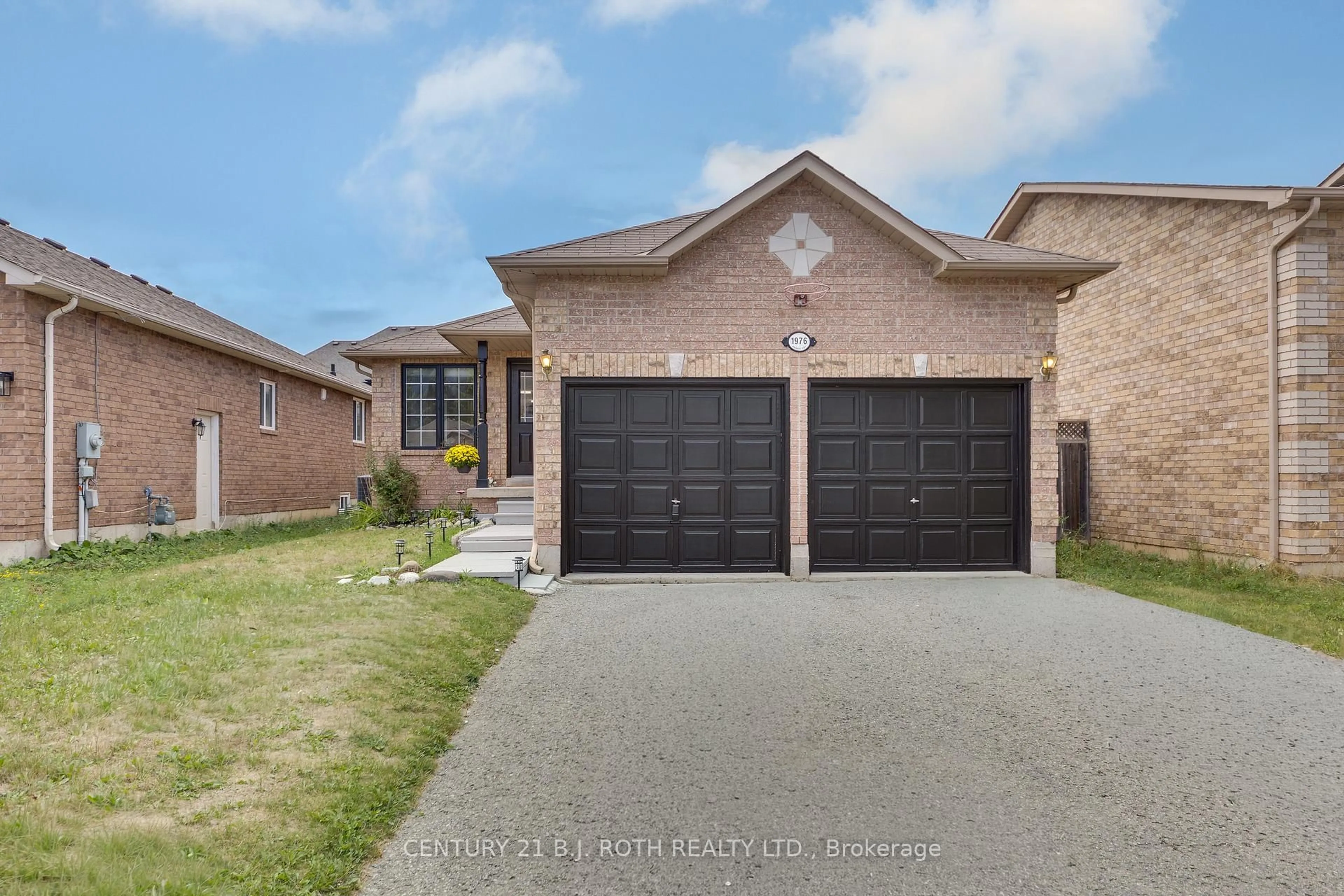 Home with brick exterior material, street for 1976 Prince Crt, Innisfil Ontario L9S 0E7