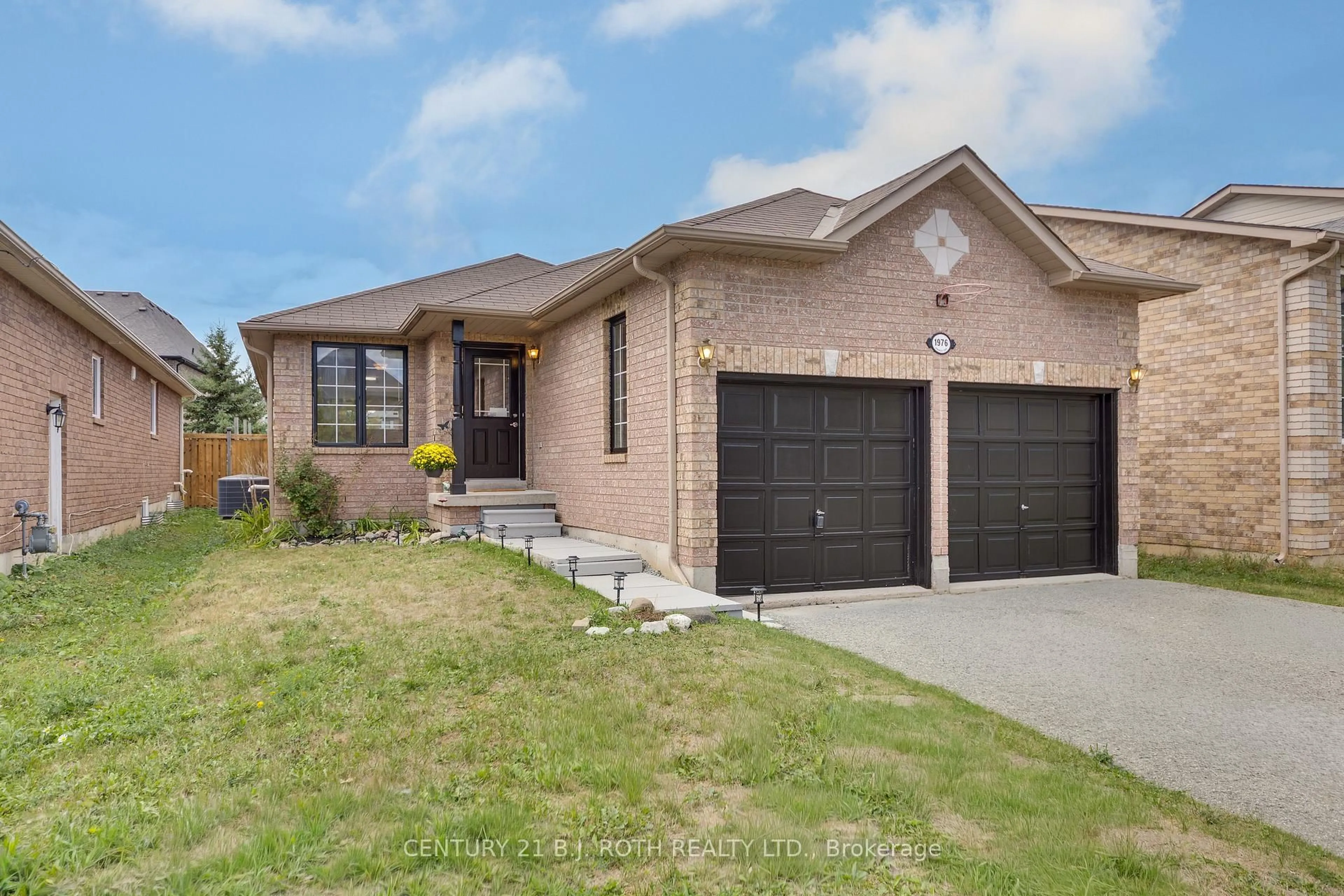 Home with brick exterior material, street for 1976 Prince Crt, Innisfil Ontario L9S 0E7