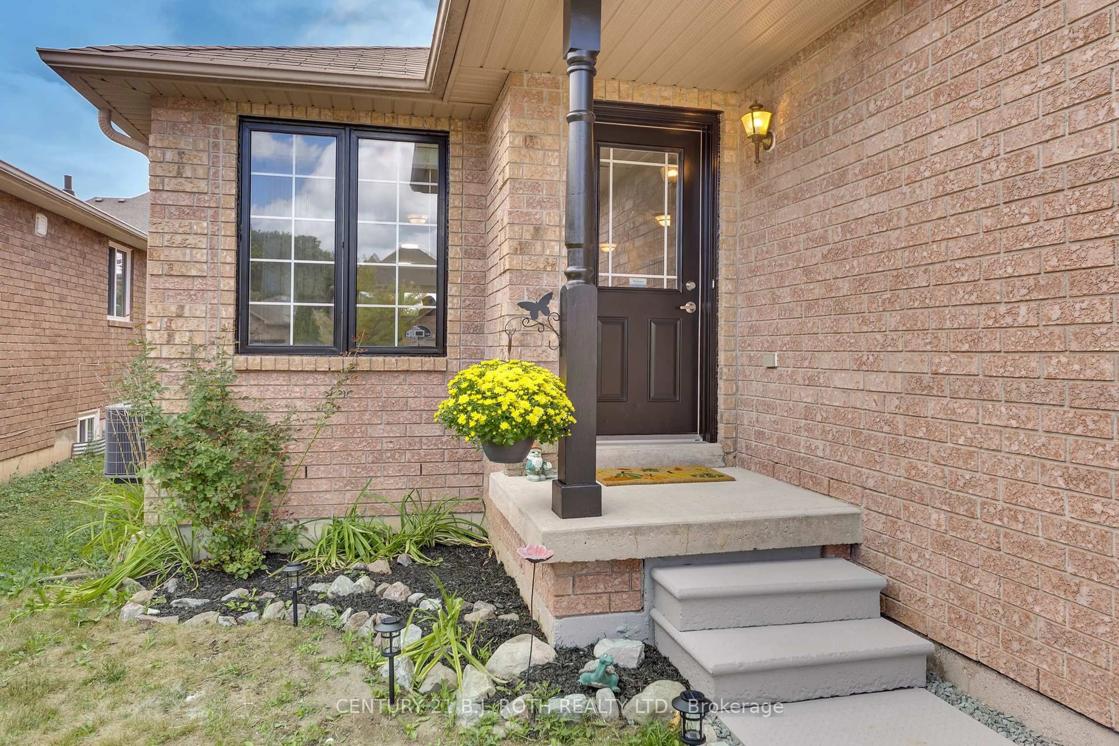 Home with brick exterior material, street for 1976 Prince Crt, Innisfil Ontario L9S 0E7