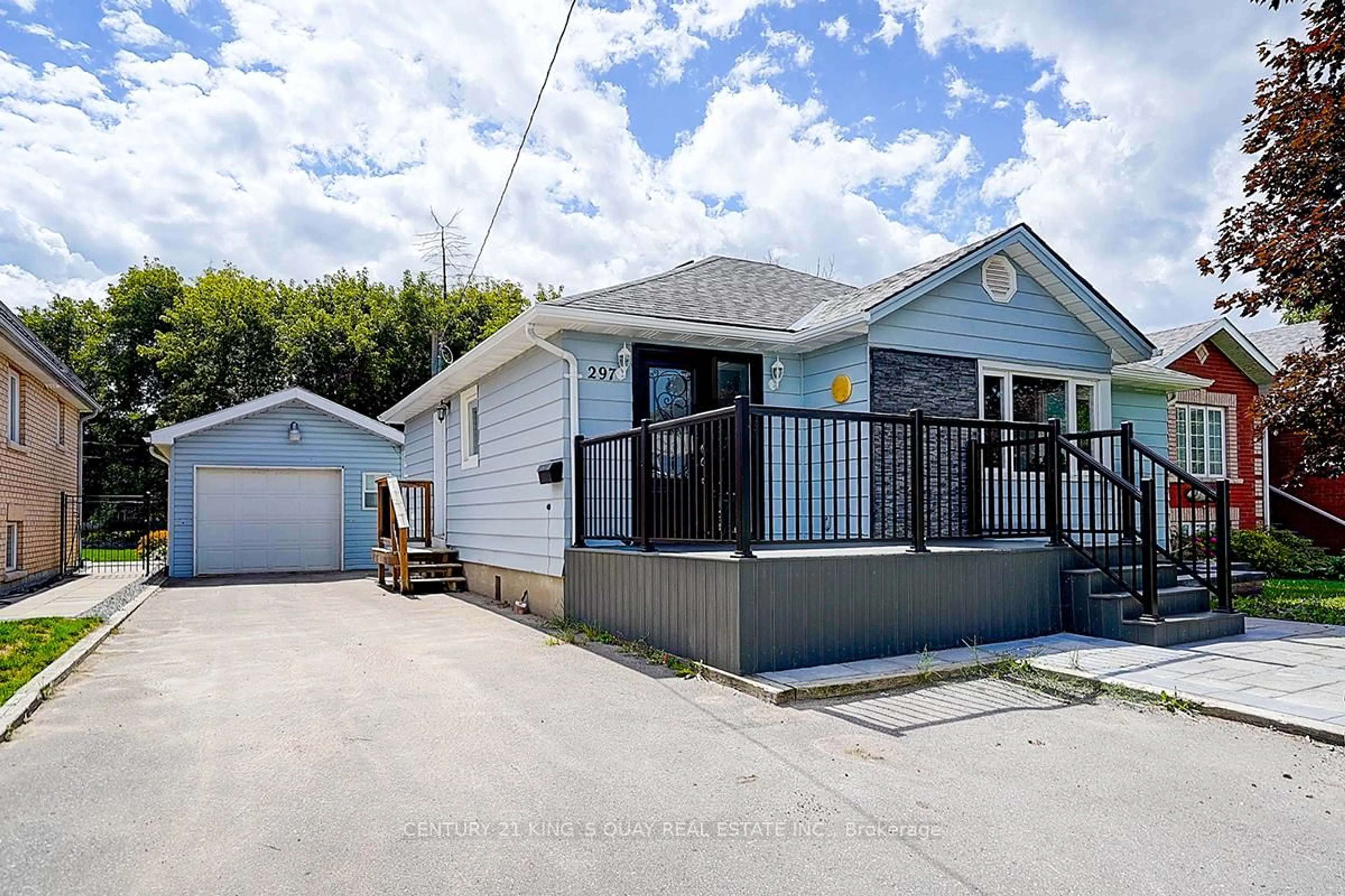 Home with vinyl exterior material, street for 297 Glenwoods Ave, Georgina Ontario L4P 2X1