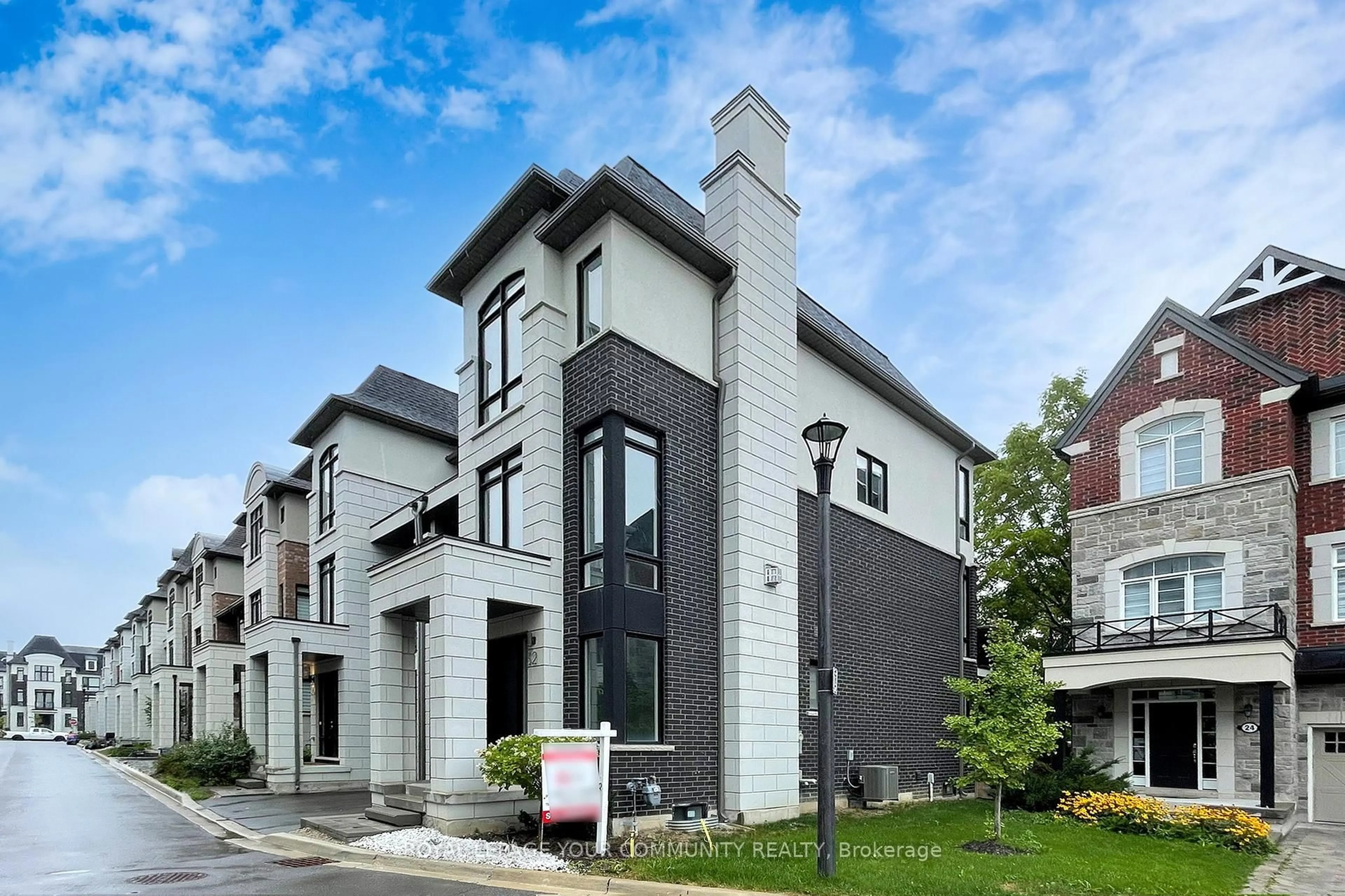 Home with brick exterior material, unknown for 32 Globemaster Lane, Richmond Hill Ontario L4E 1H4