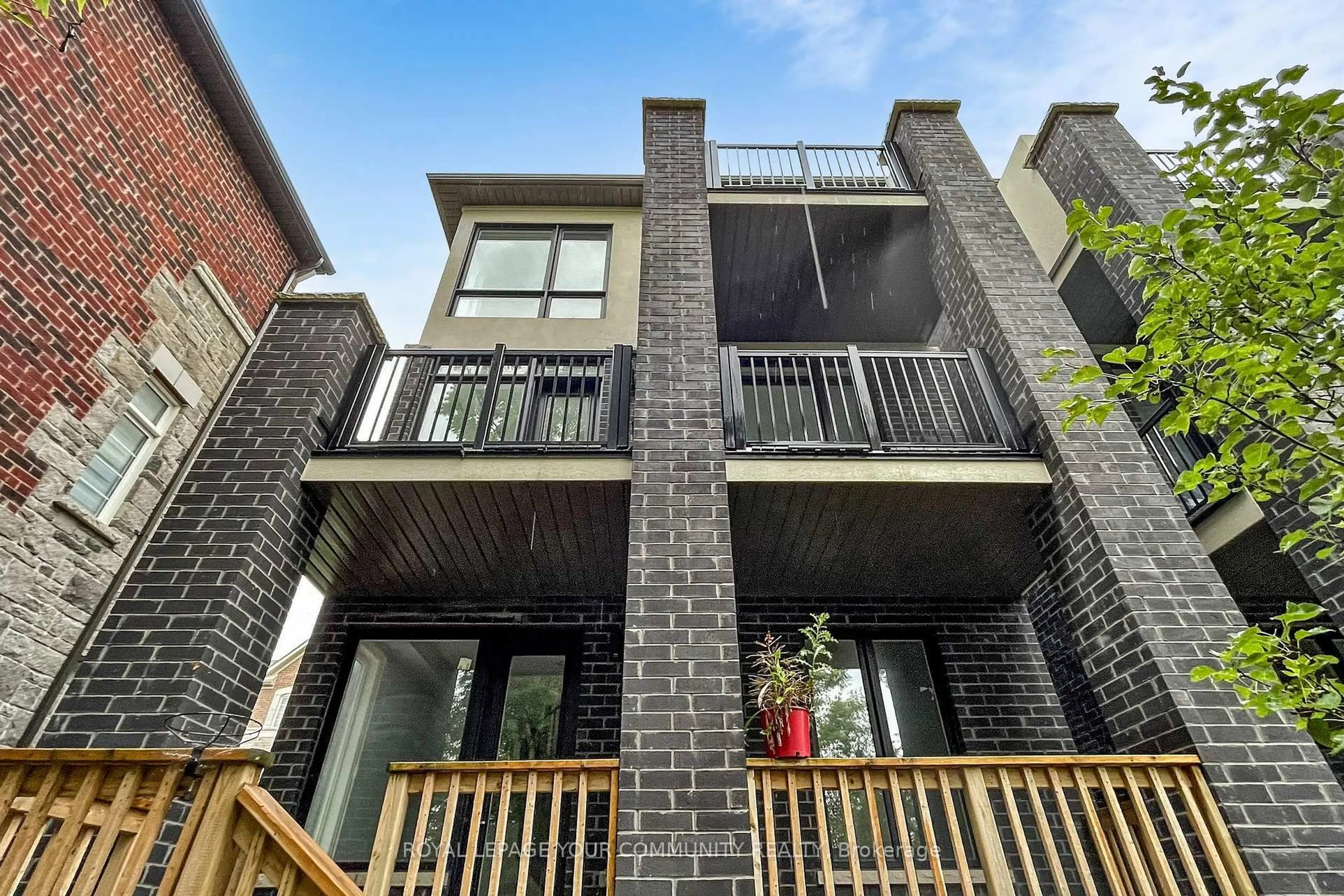 Unknown for 32 Globemaster Lane, Richmond Hill Ontario L4E 1H4
