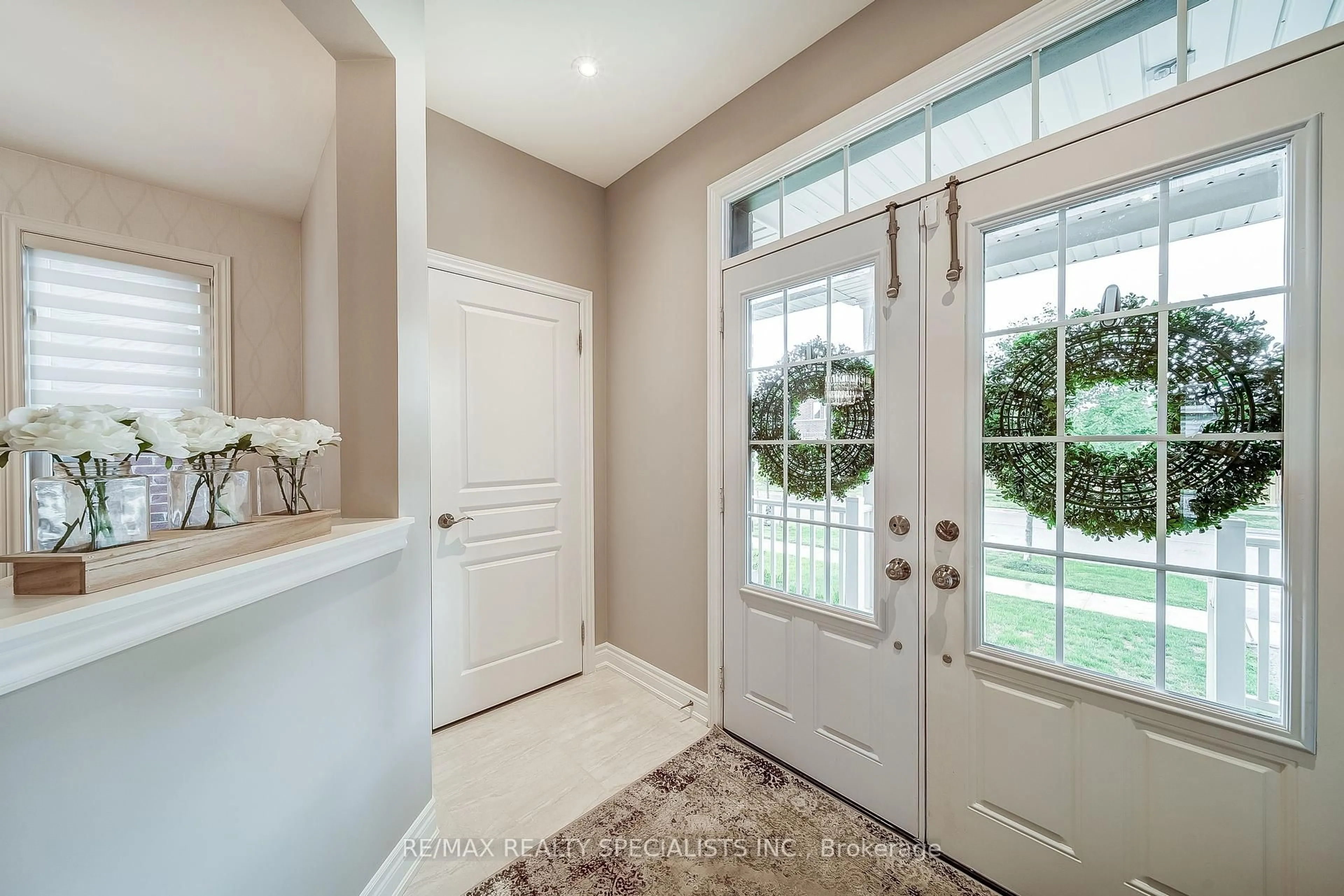 Indoor entryway for 29 Langford Blvd, Bradford West Gwillimbury Ontario L3Z 0X6