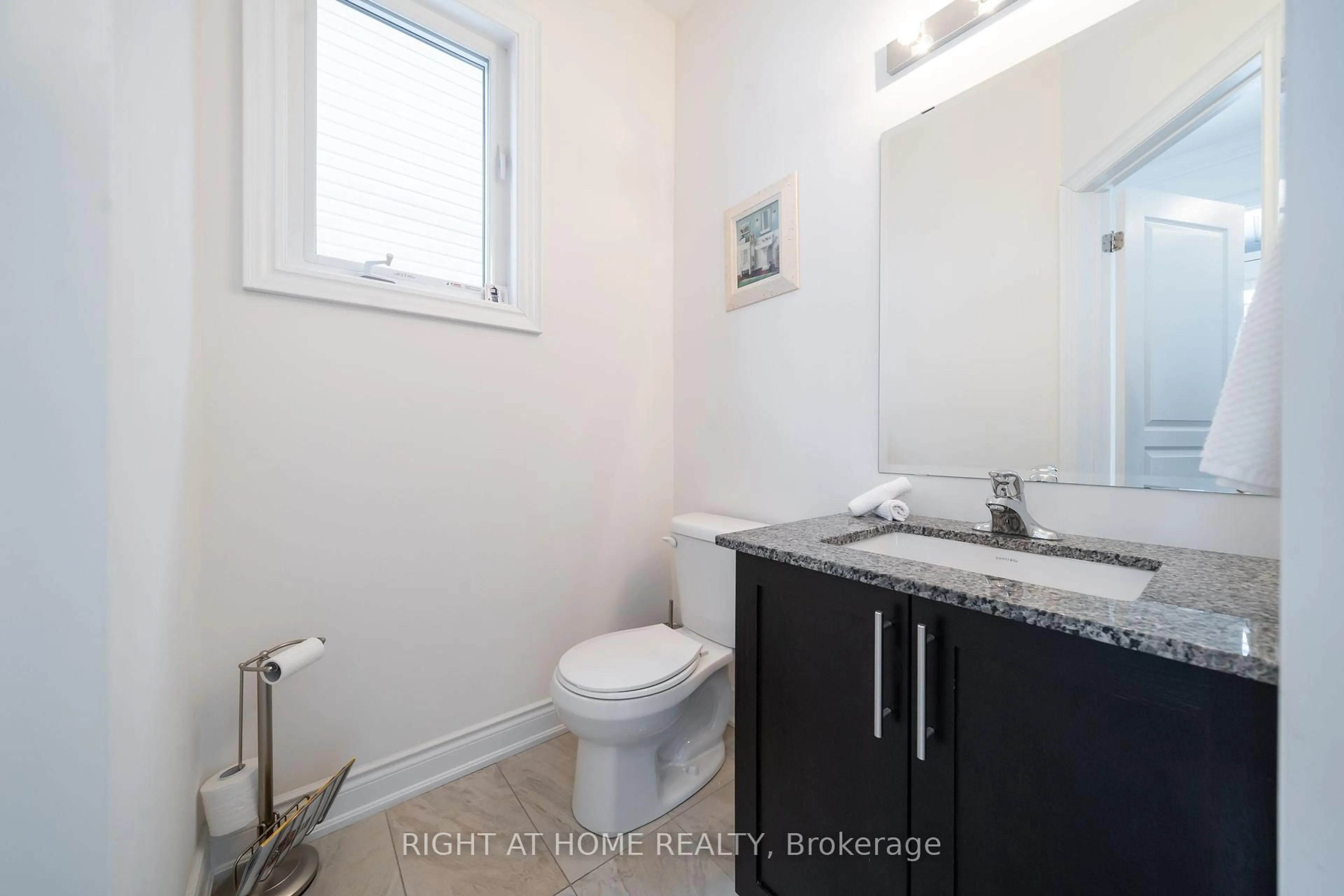 Standard bathroom, unknown for 82 John Link Ave, Georgina Ontario L0E 1R0
