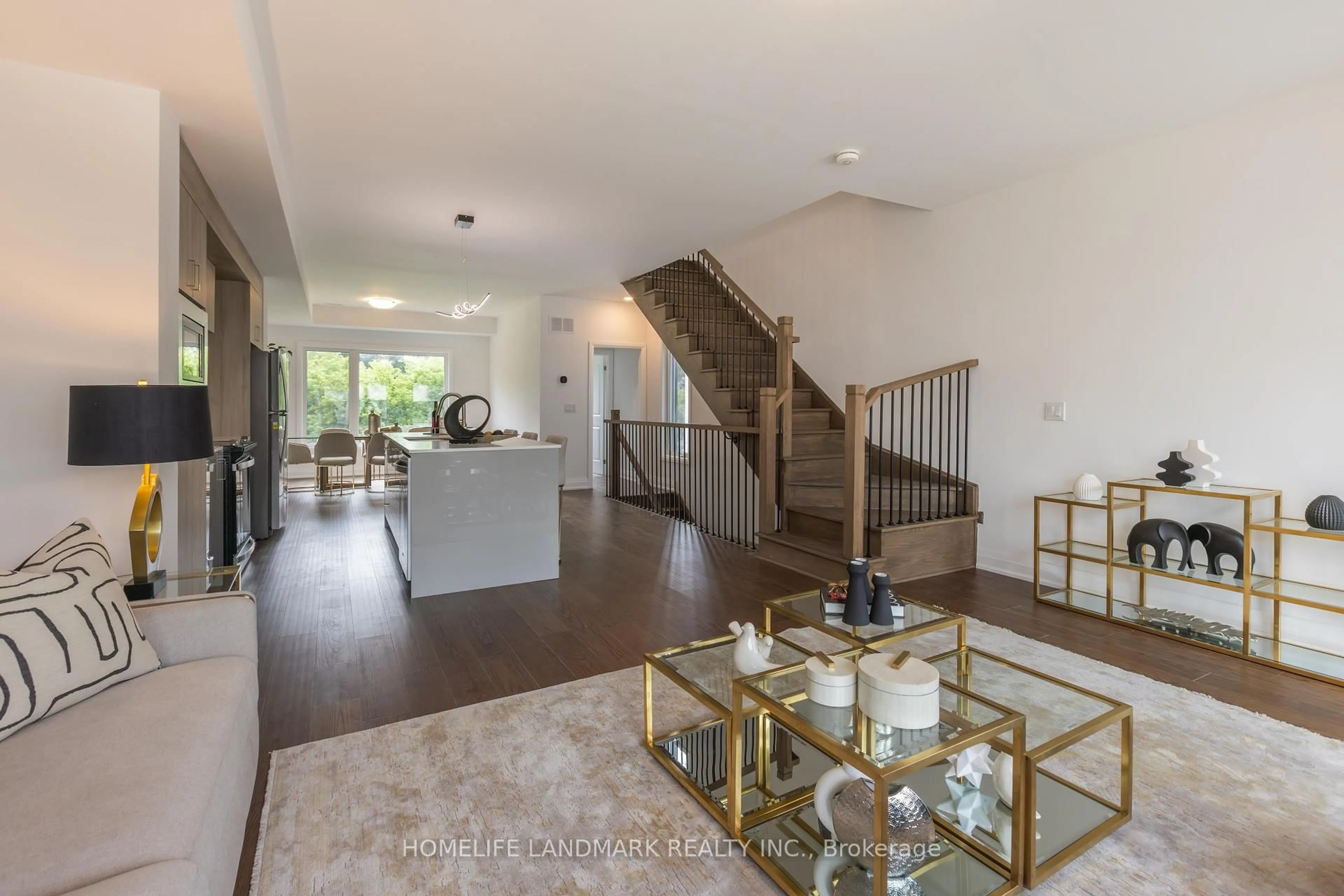 Indoor entryway for 20 Persica St, Richmond Hill Ontario L4E 1L3