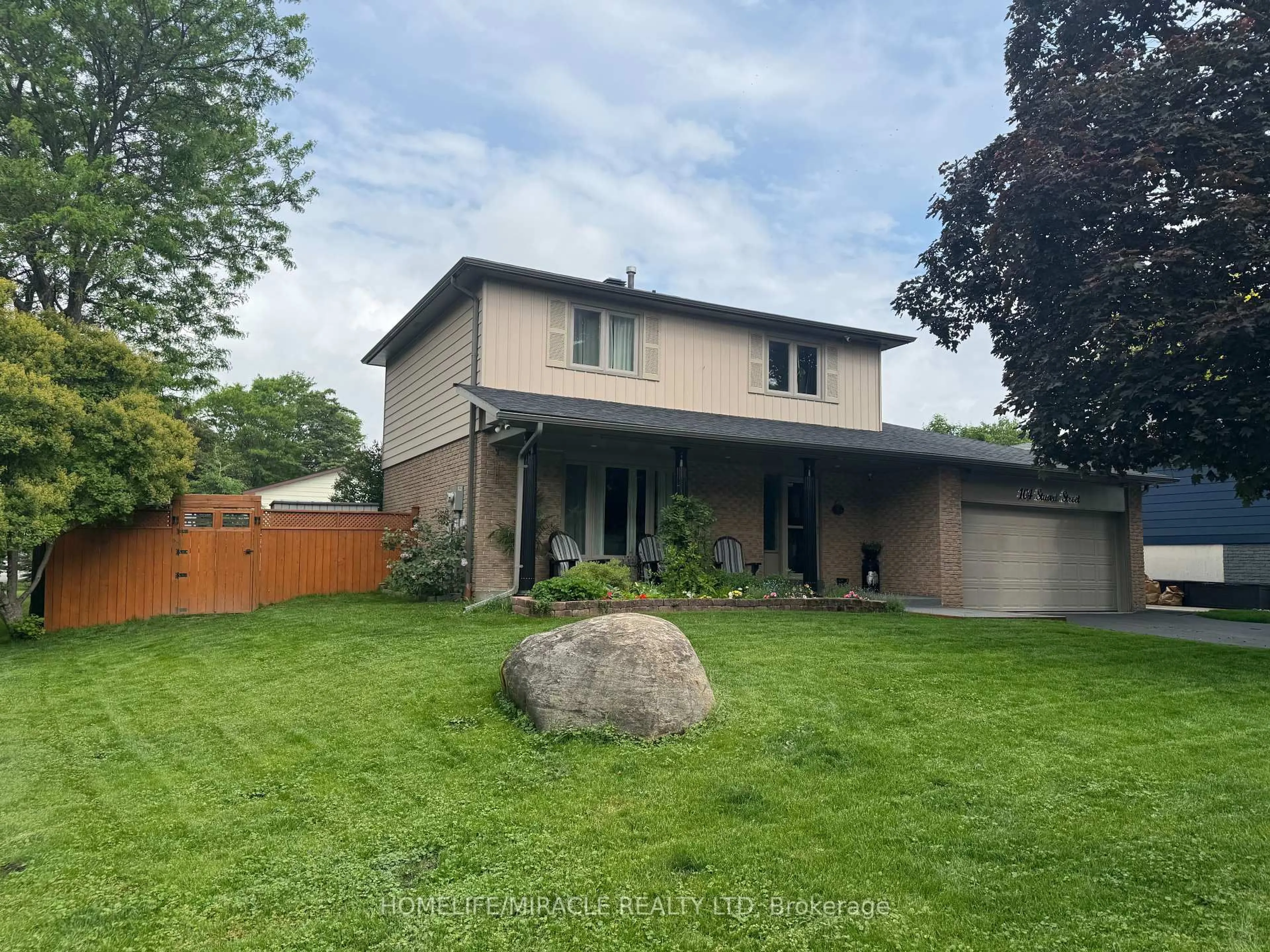 A pic from outside/outdoor area/front of a property/back of a property/a pic from drone, unknown for 104 Stuart St, Whitchurch-Stouffville Ontario L4A 4S2