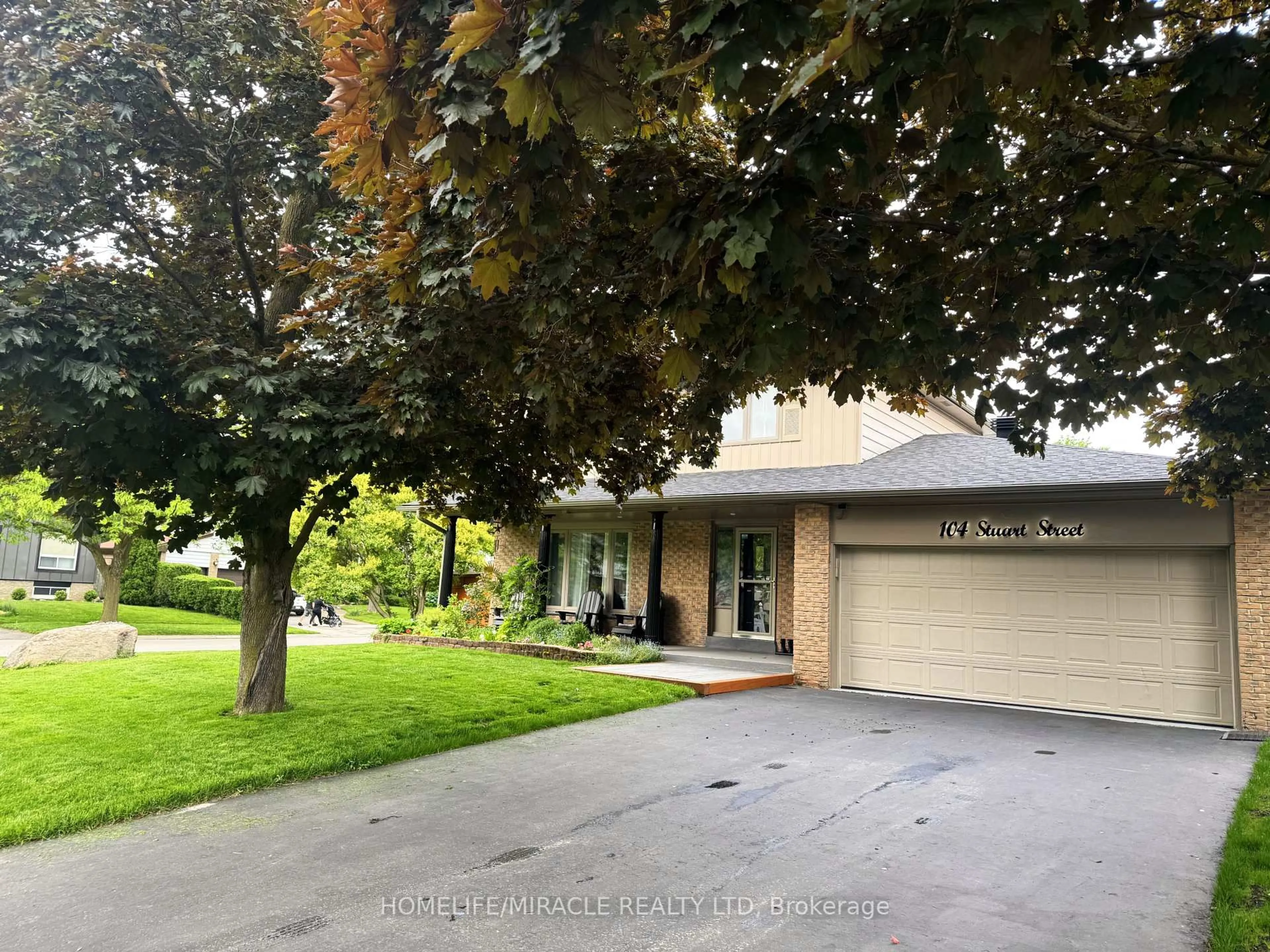 A pic from outside/outdoor area/front of a property/back of a property/a pic from drone, street for 104 Stuart St, Whitchurch-Stouffville Ontario L4A 4S2