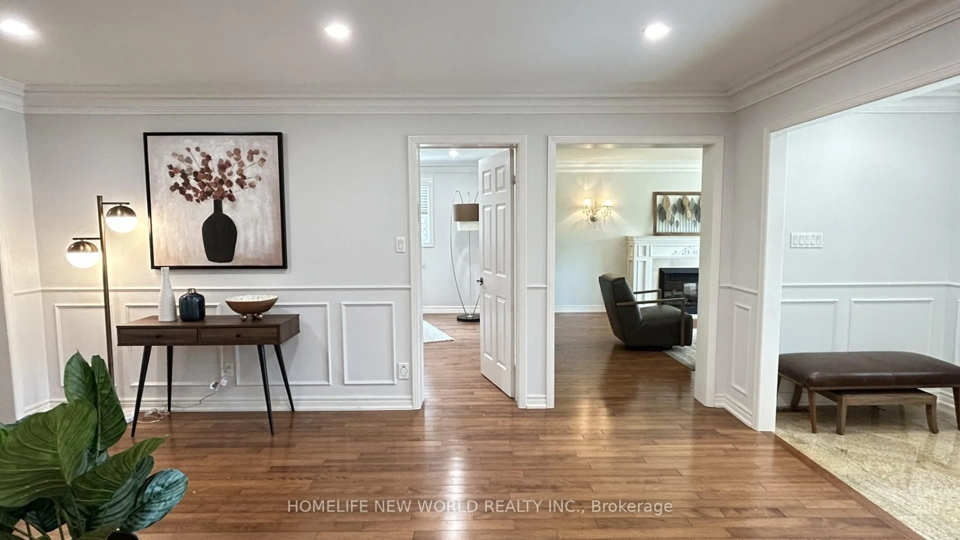 Indoor entryway for 102 Willowbrook Rd, Markham Ontario L3T 5P5
