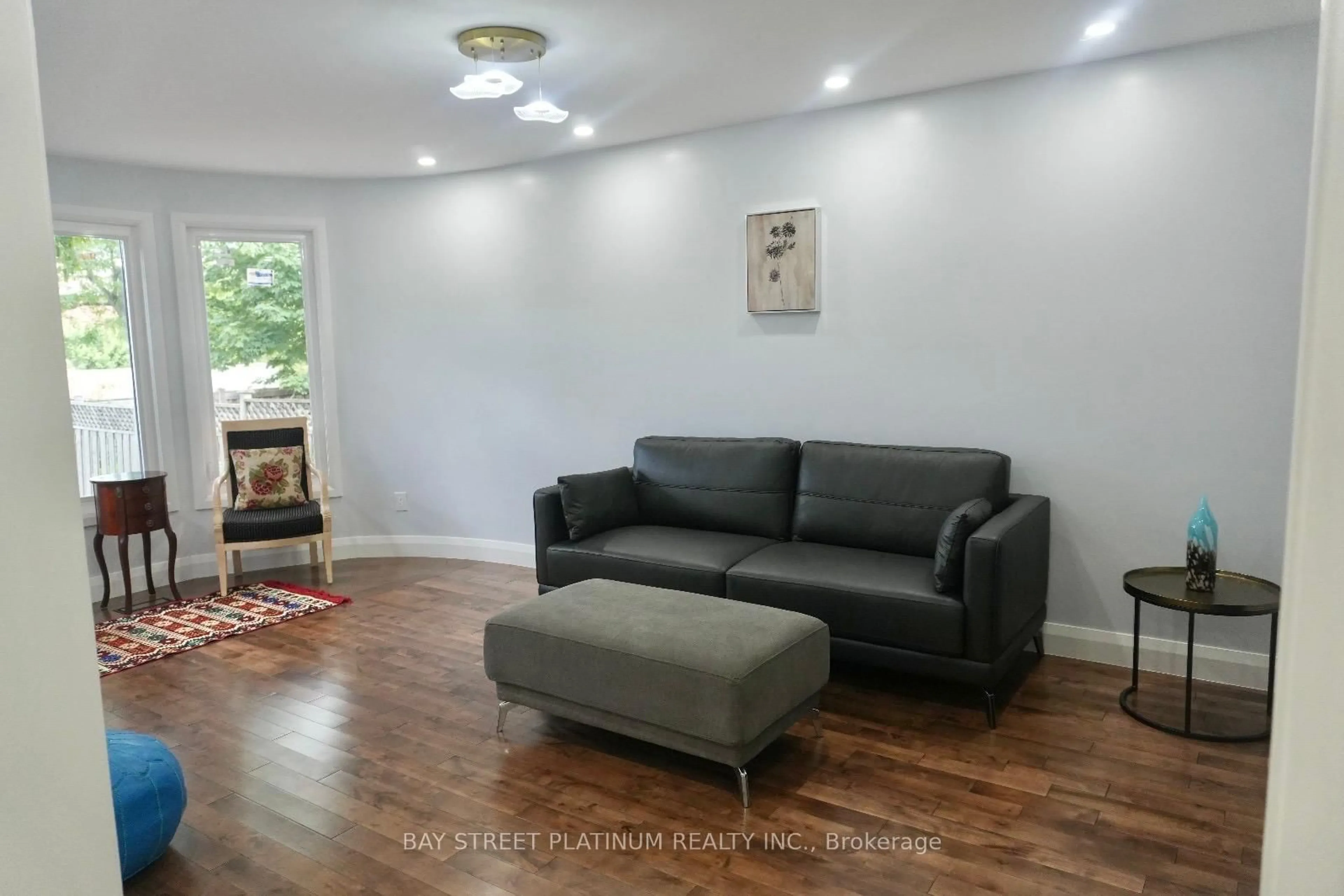 Living room with furniture, unknown for 257 Killian Rd, Vaughan Ontario L6A 1A4