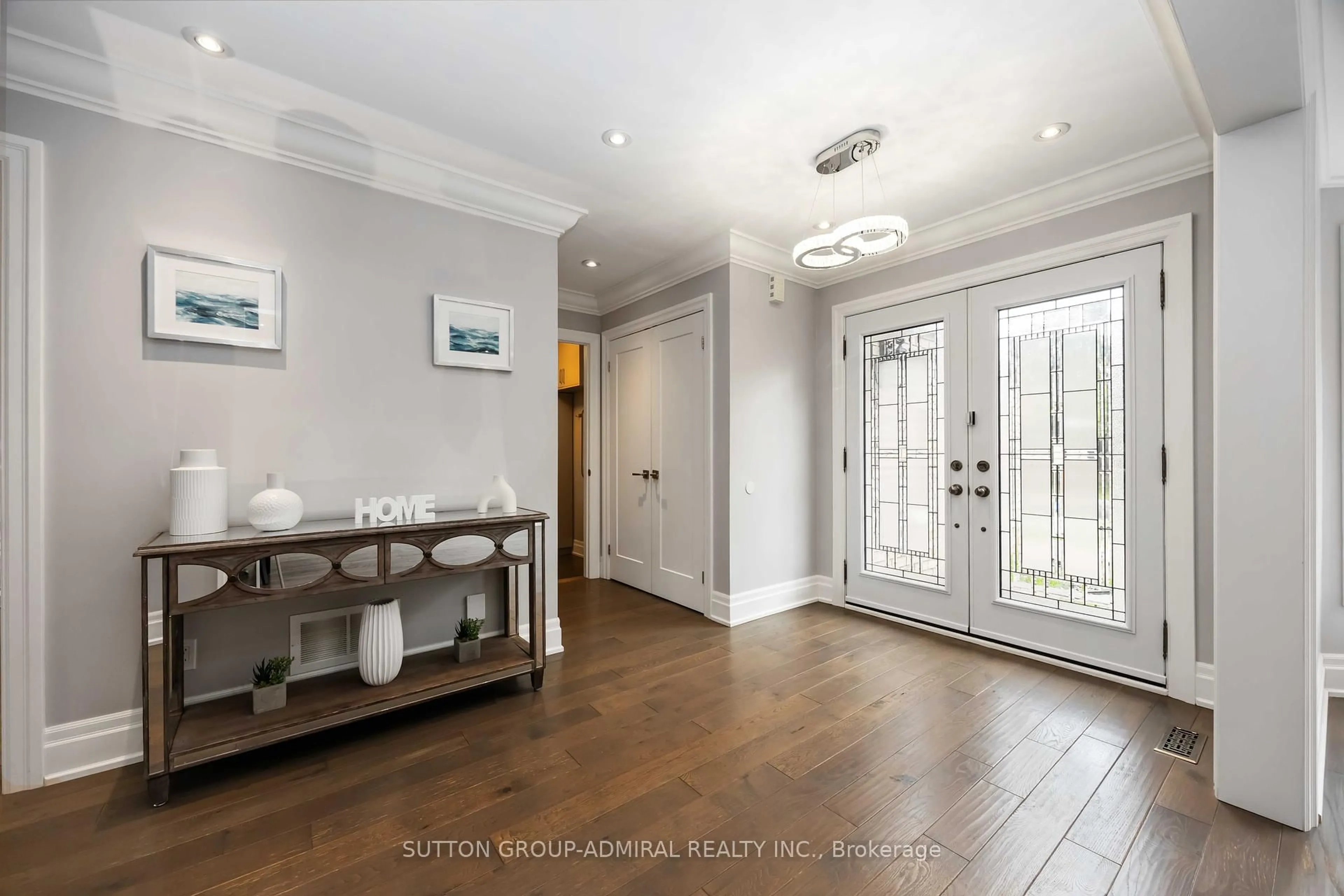 Indoor entryway for 455 Doyle Crt, Newmarket Ontario L3X 1V1