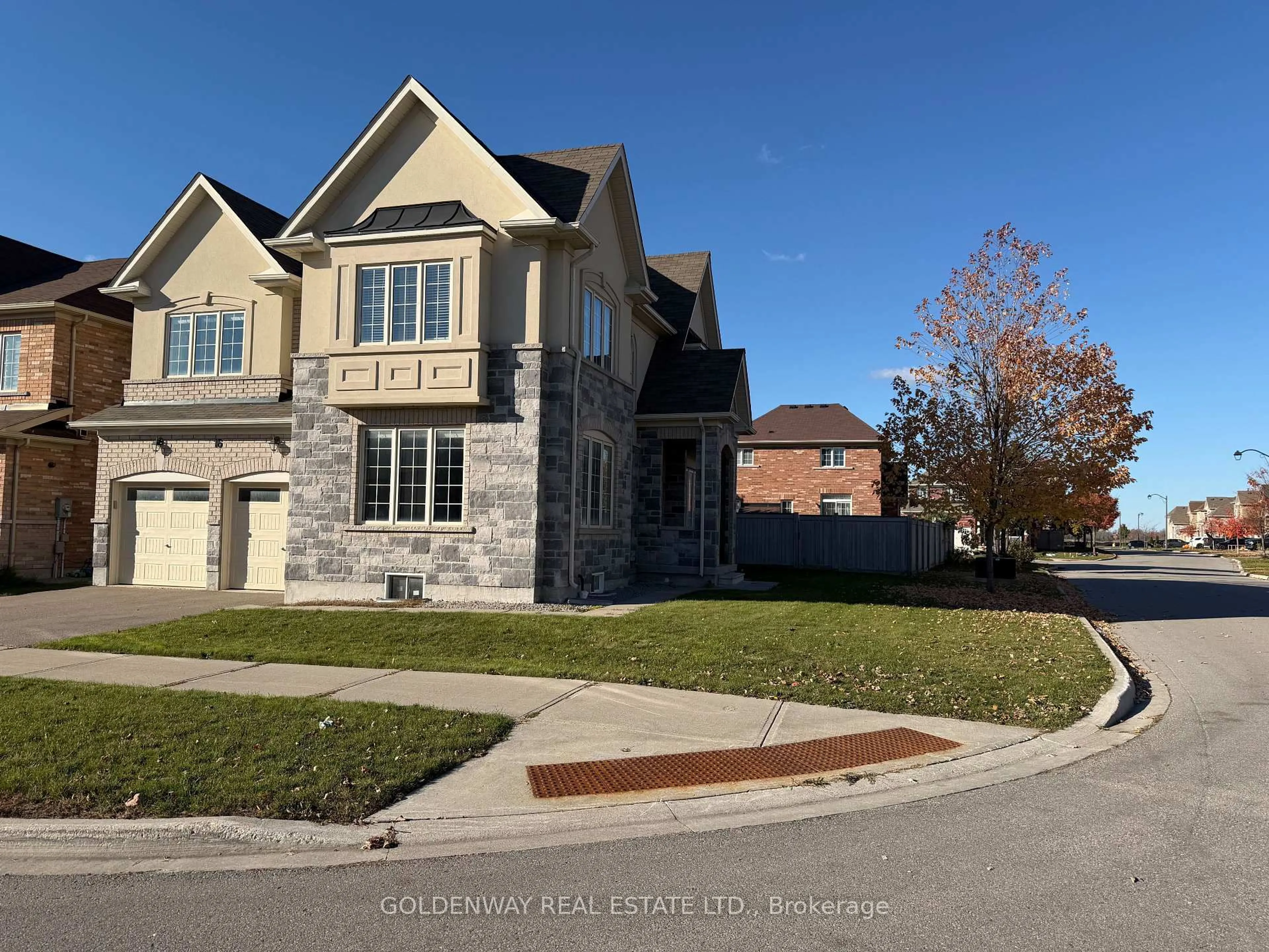 Home with brick exterior material, street for 16 Jericho Ave, Georgina Ontario L4P 0G9