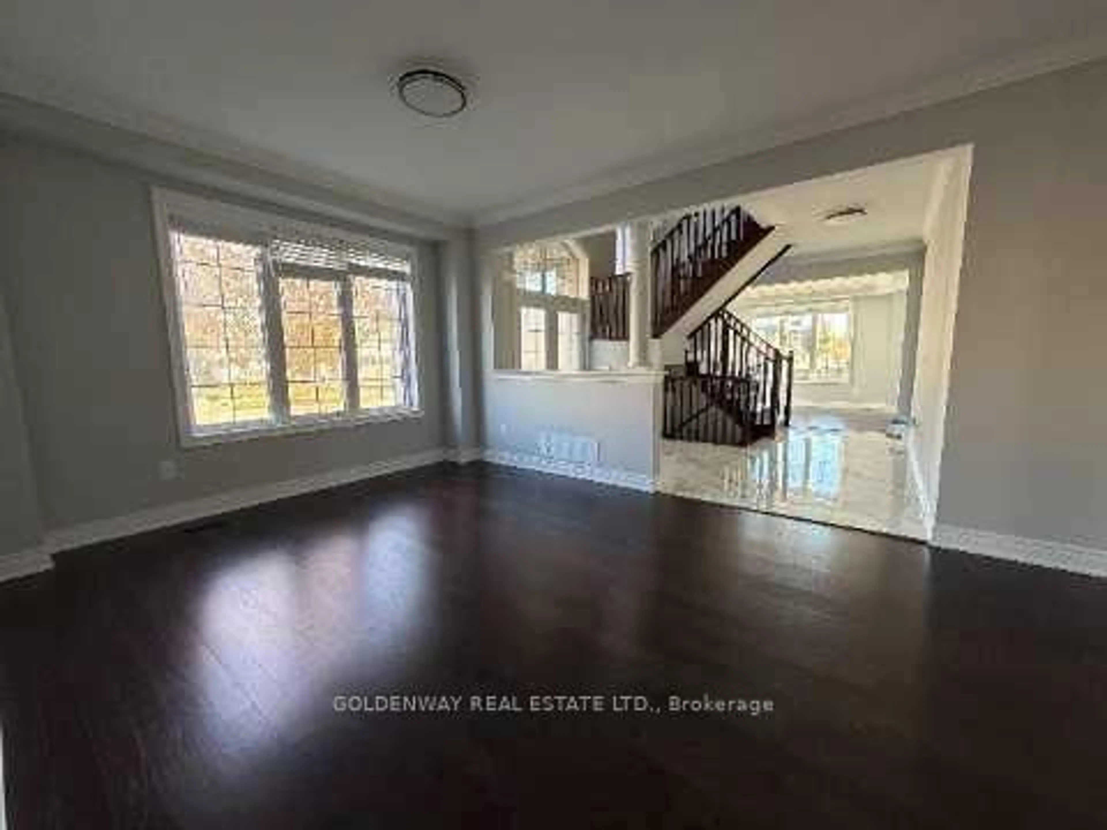 Indoor entryway for 16 Jericho Ave, Georgina Ontario L4P 0G9