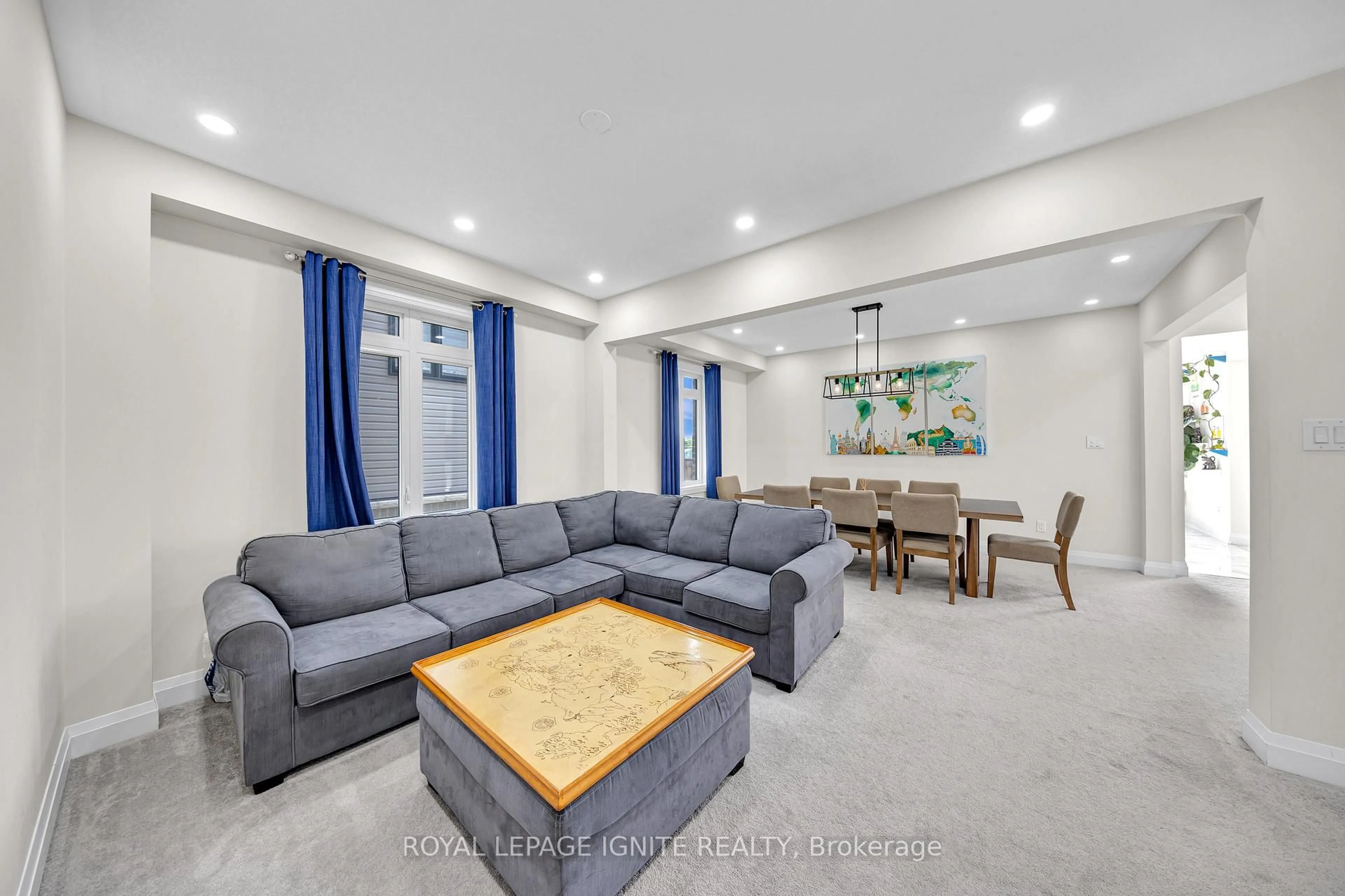 Living room with furniture, unknown for 150 Strachan Tr, New Tecumseth Ontario L0G 1A0