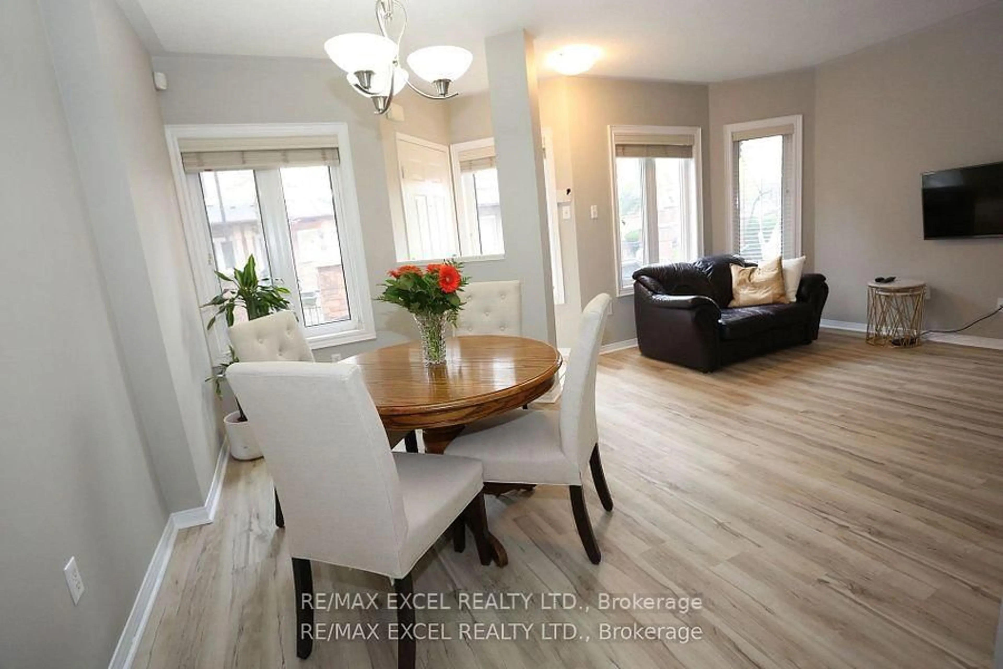 Dining room, wood/laminate floor for 735 New Westminster Dr #37, Vaughan Ontario L4J 7Y9