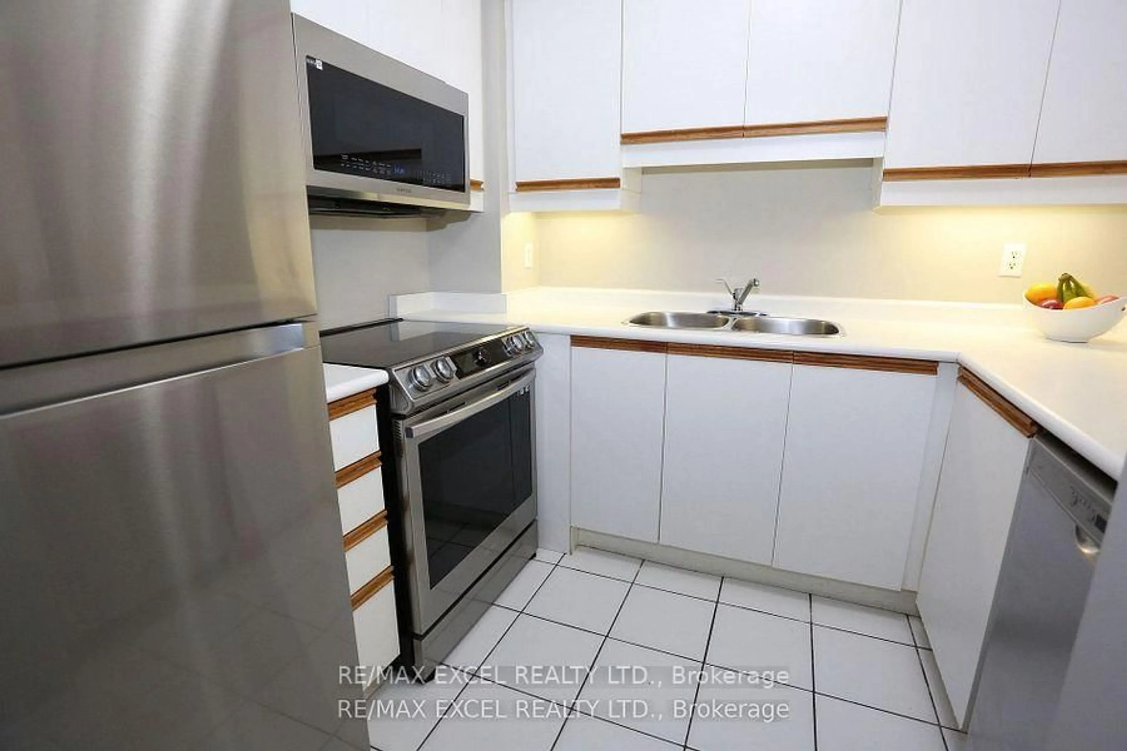 Standard kitchen, unknown for 735 New Westminster Dr #37, Vaughan Ontario L4J 7Y9