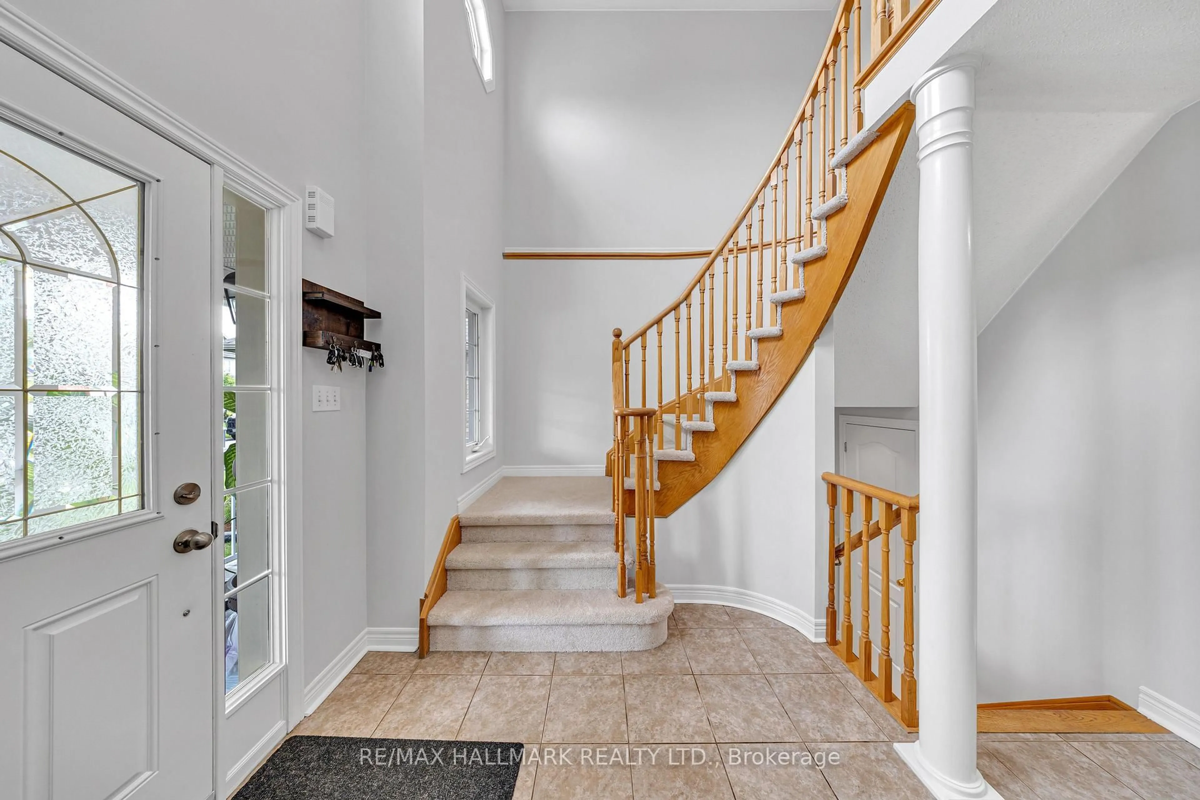 Unknown for 22 Carness Cres, Georgina Ontario L4P 0B5