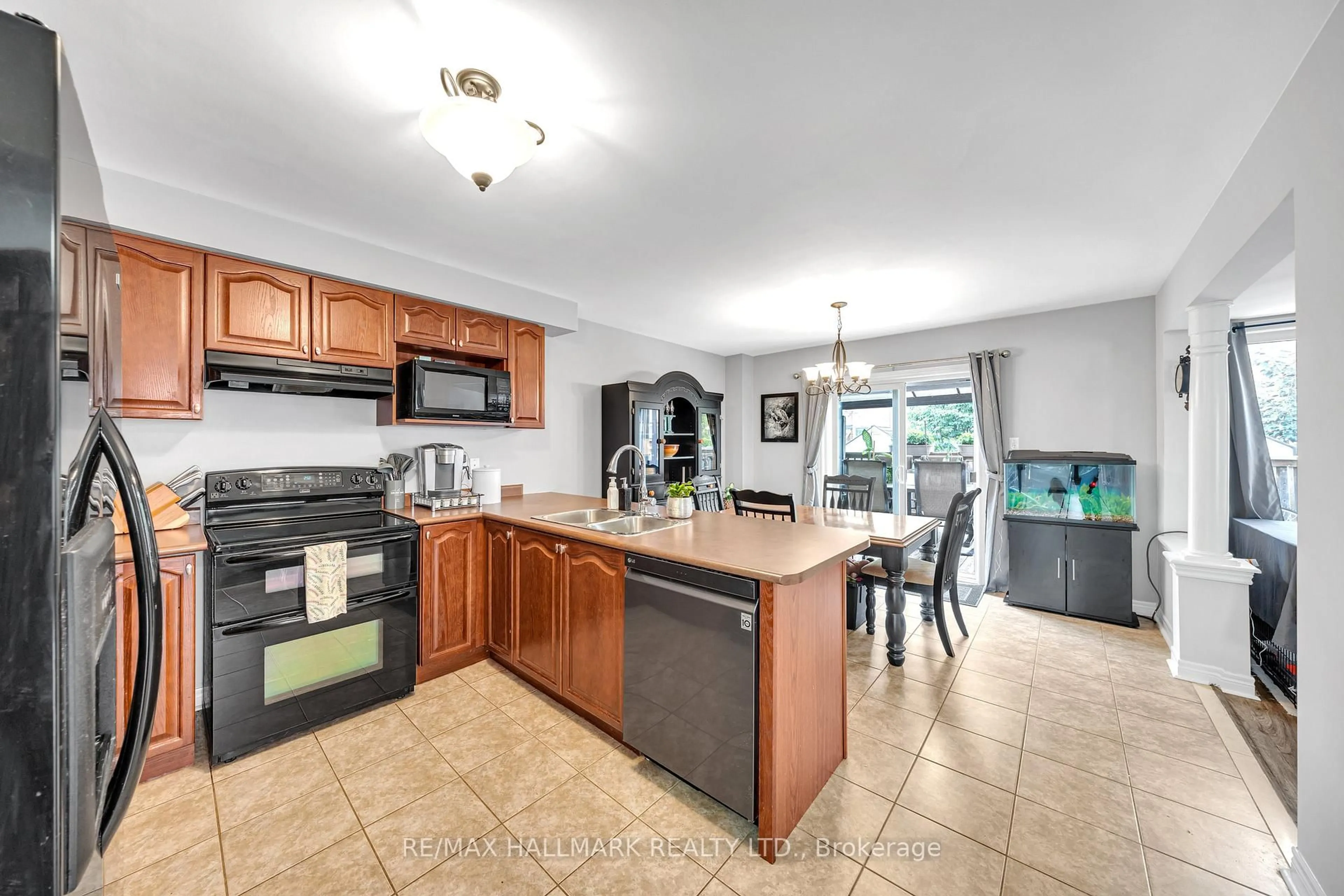 Open concept kitchen, ceramic/tile floor for 22 Carness Cres, Georgina Ontario L4P 0B5