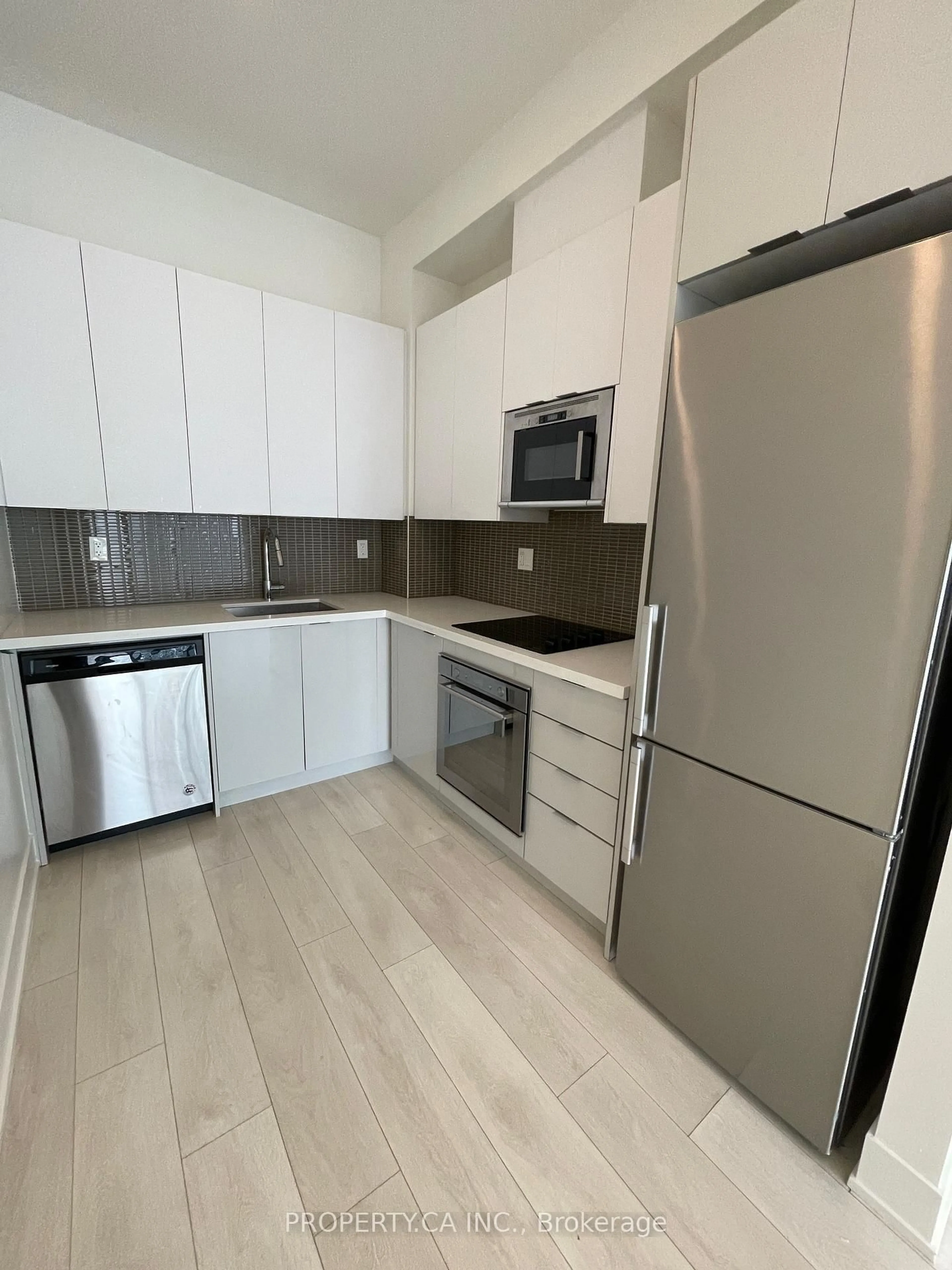 Standard kitchen, unknown for 2916 Highway 7 Rd #615, Vaughan Ontario L4K 0K6