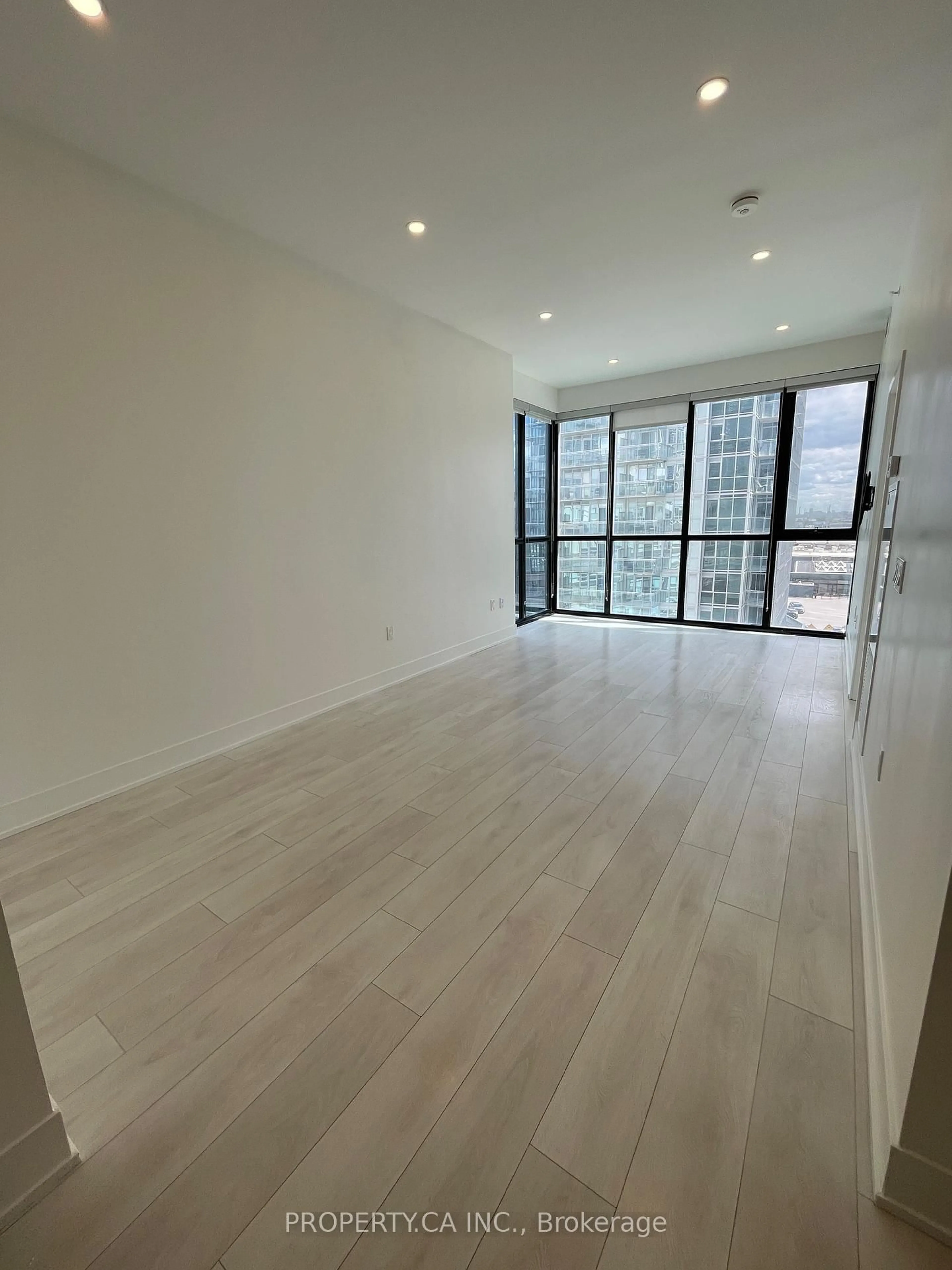 A pic of a room for 2916 Highway 7 Rd #615, Vaughan Ontario L4K 0K6